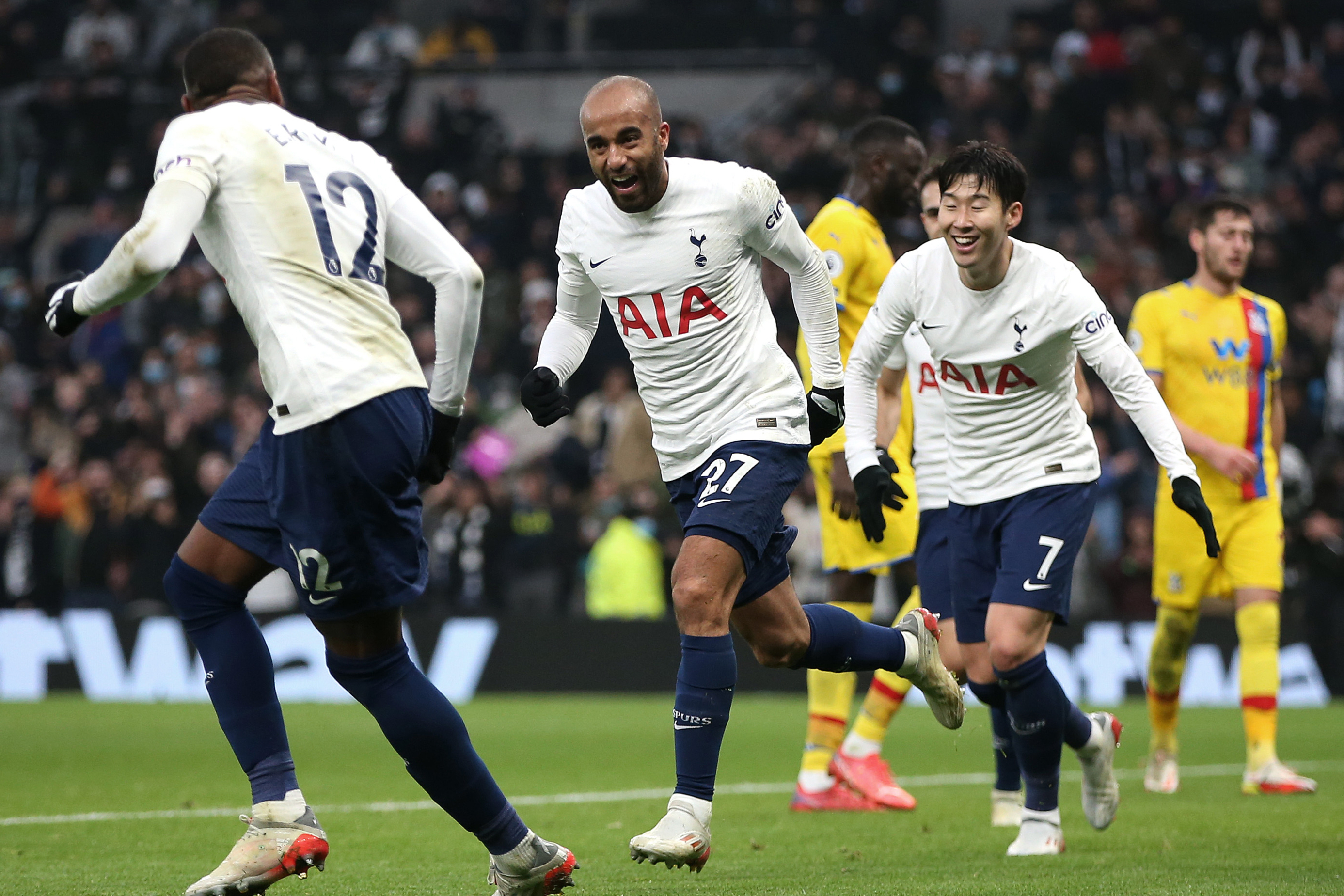 Tottenham 3-0 Crystal Palace: Conte momentum builds as Kane, Lucas and Son down 10-man Eagles with Zaha sent off