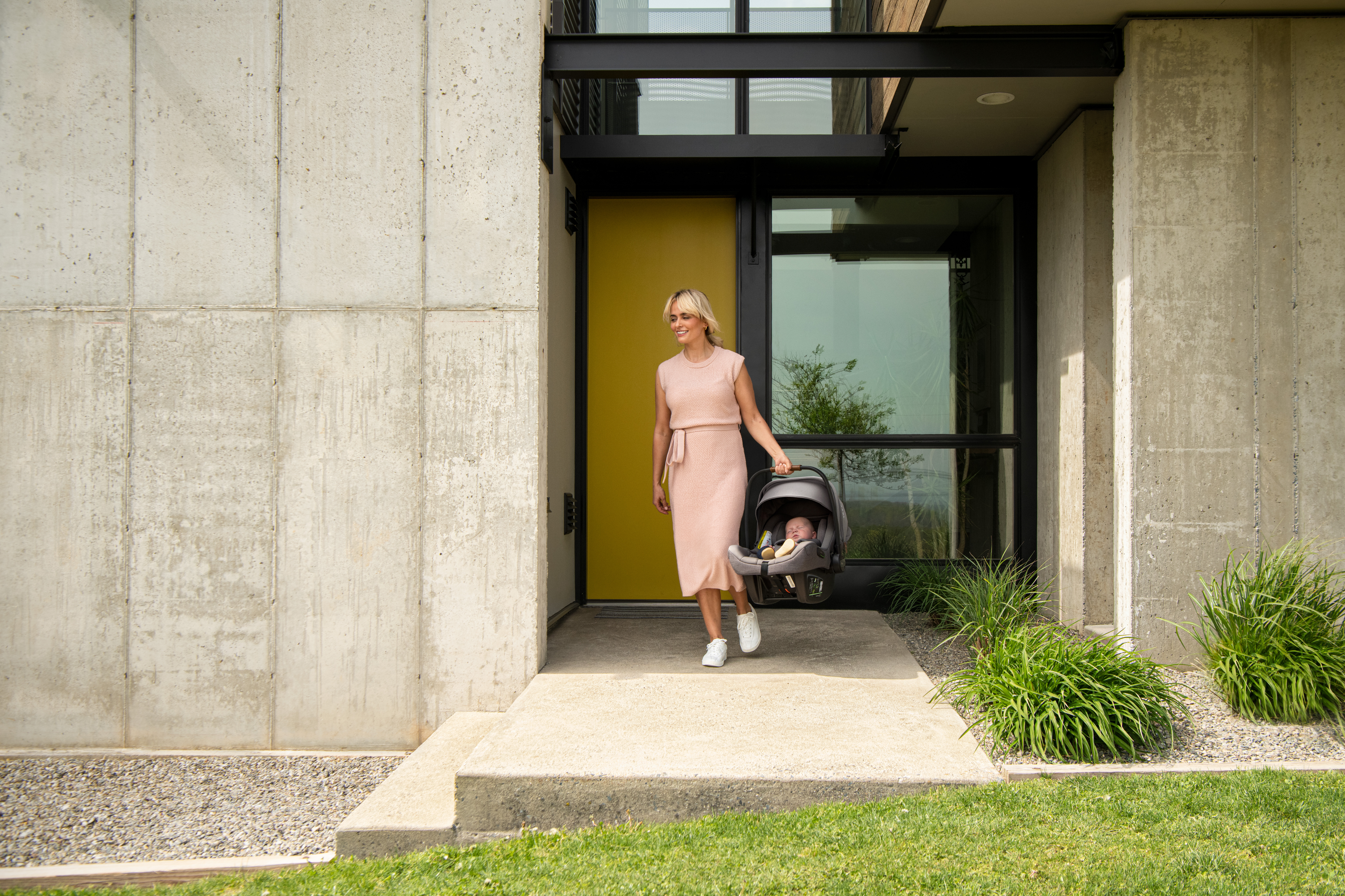 Best car seats for newborn babies: Static models versus attach-to-pram