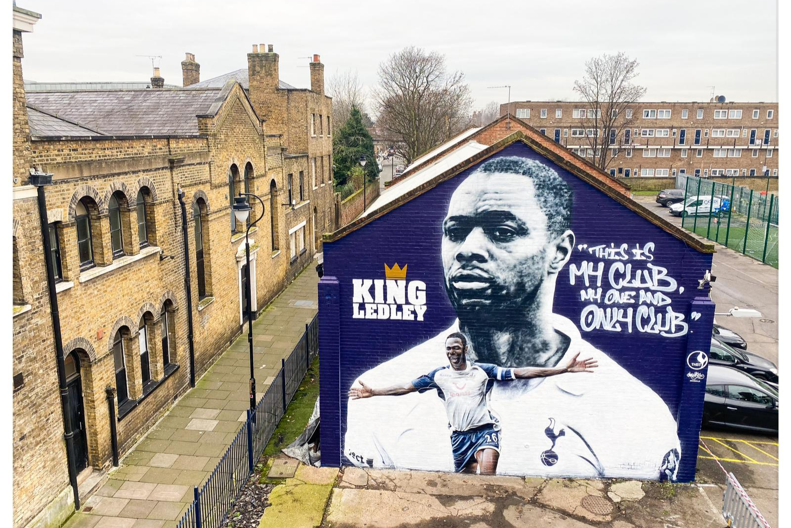 Ledley King: 25-foot tall mural of Tottenham legend unveiled to ‘open a new chapter in Spurs history’