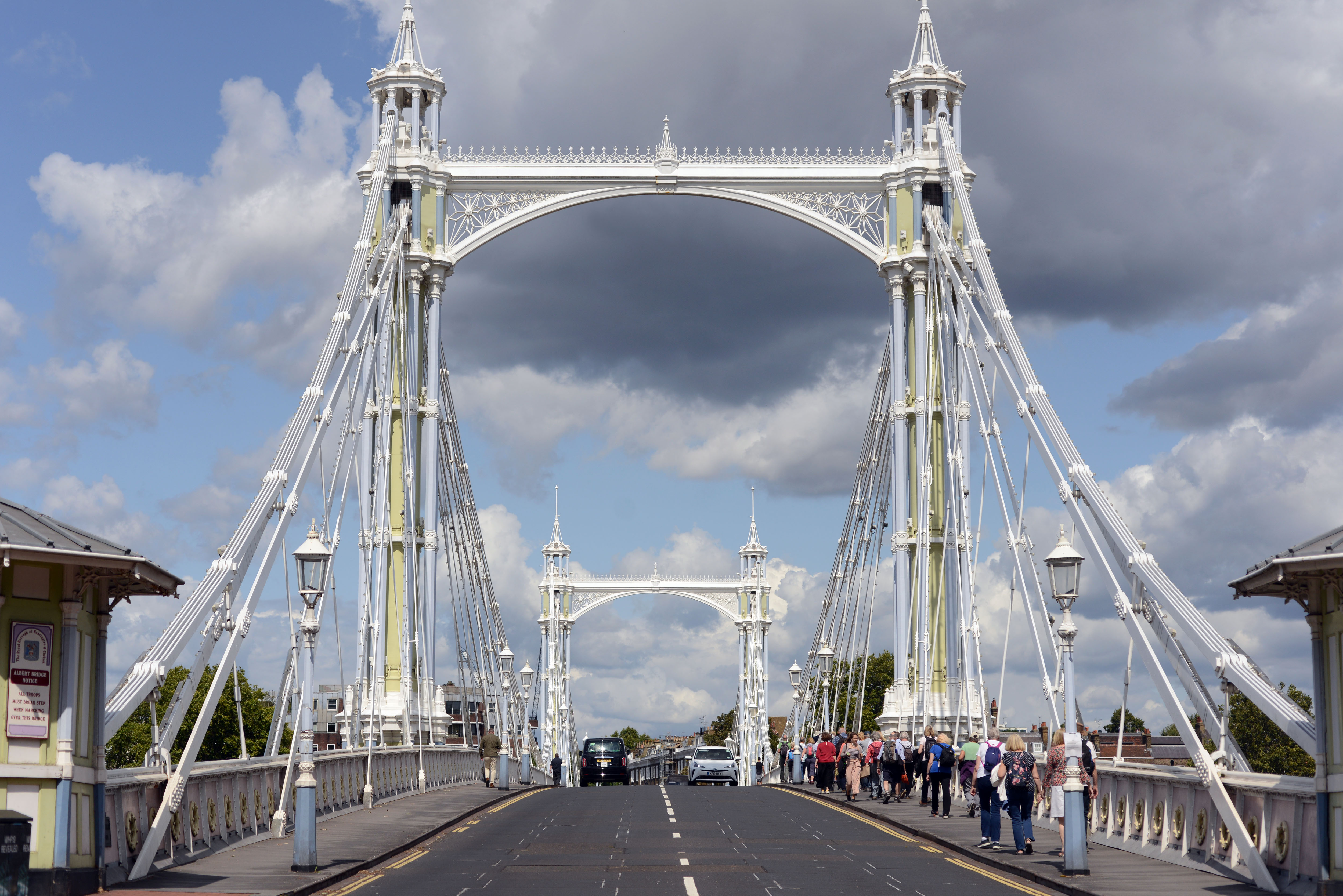 Albert Bridge: London drivers charged £630,000 in fines after weight restriction imposed