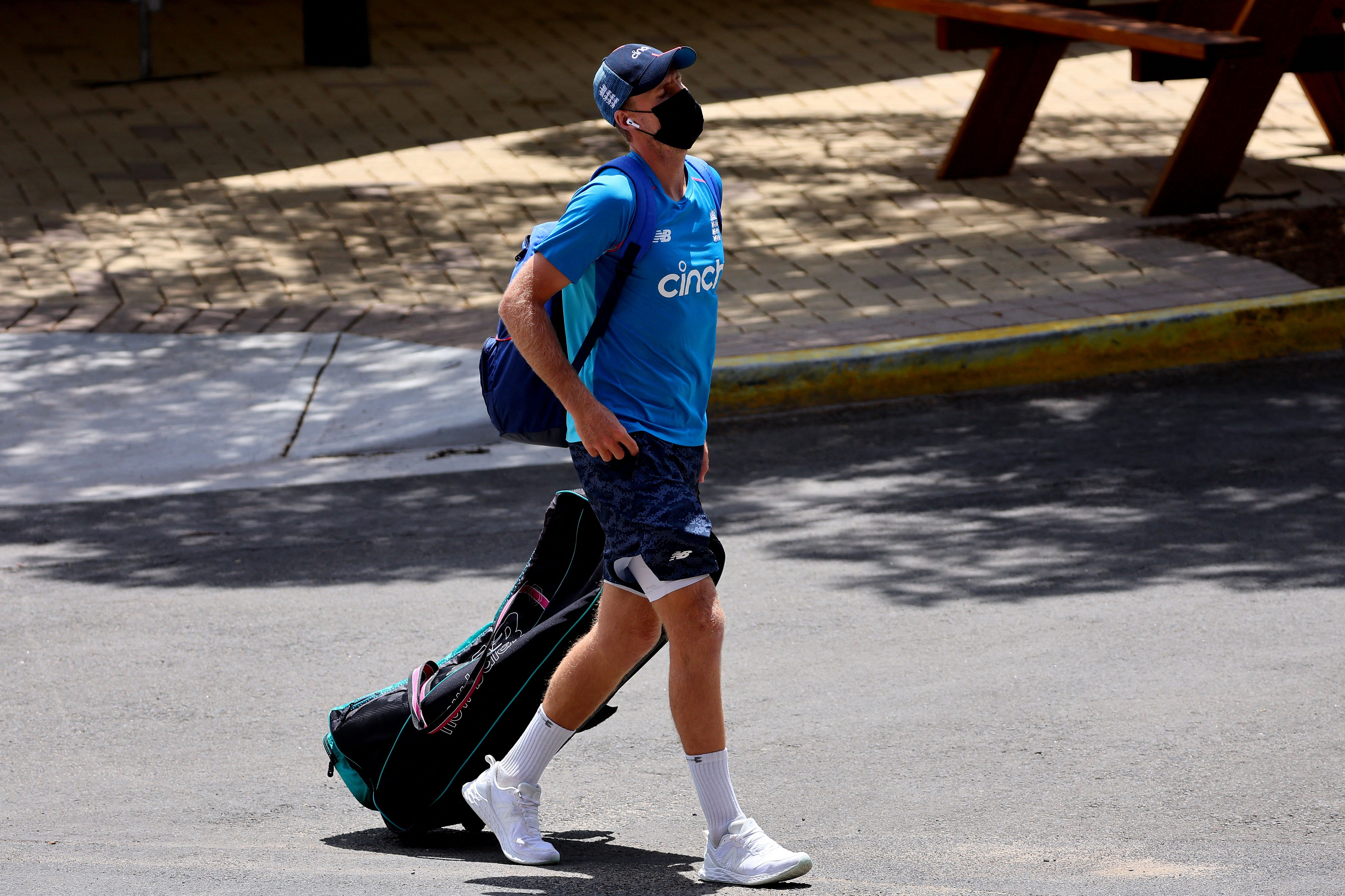 Ashes tour diary: England tee off, Chris Silverwood rejoins the squad and mixed news for the Curran brothers