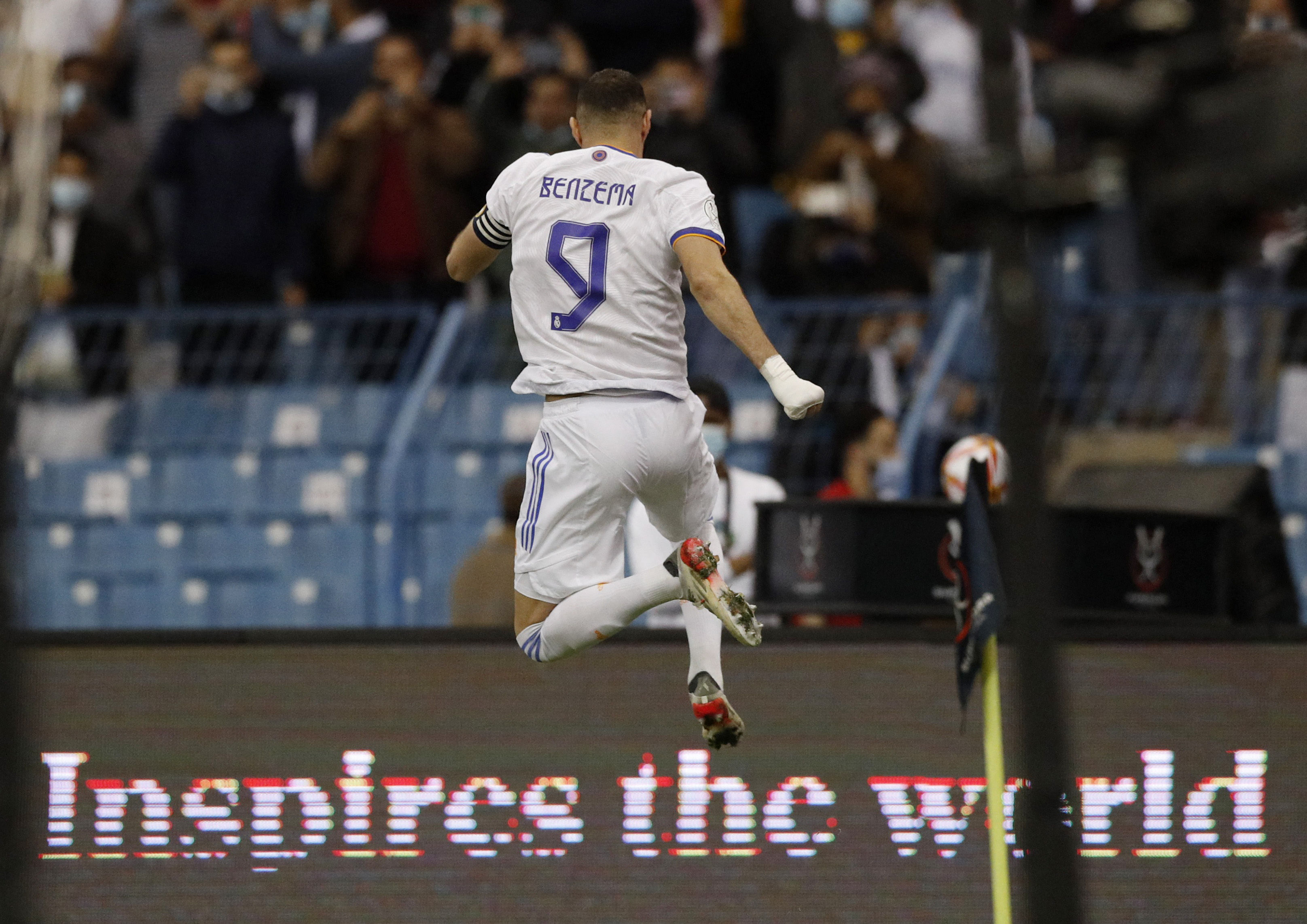 Athletic Club 0-2 Real Madrid: Benzema goal - Supercopa final LIVE!