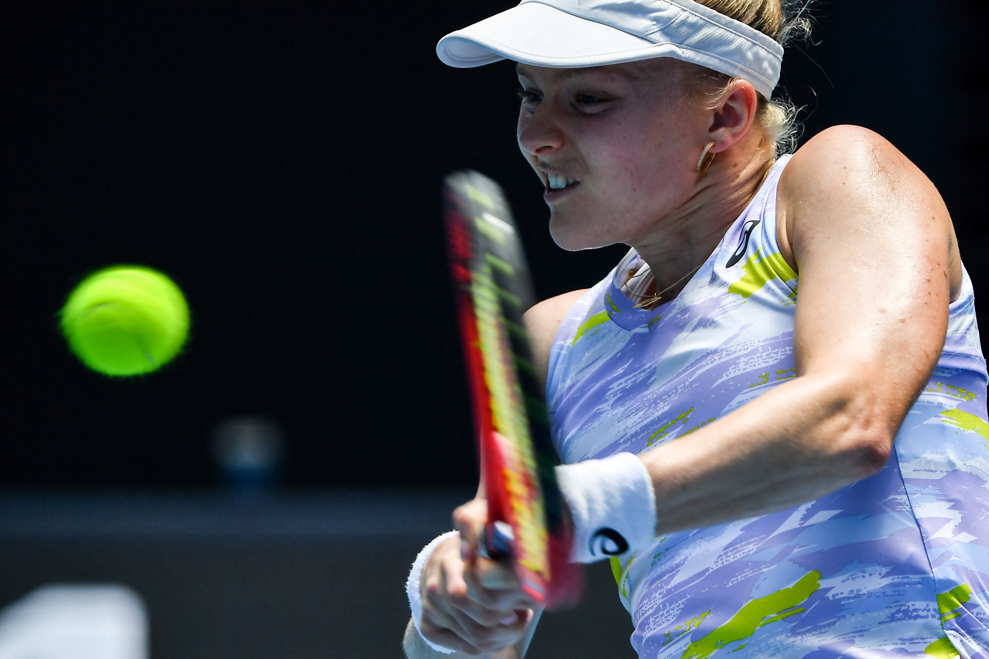Harriet Dart’s Australian Open hopes ended by Iga Swiatek as Heather Watson wins