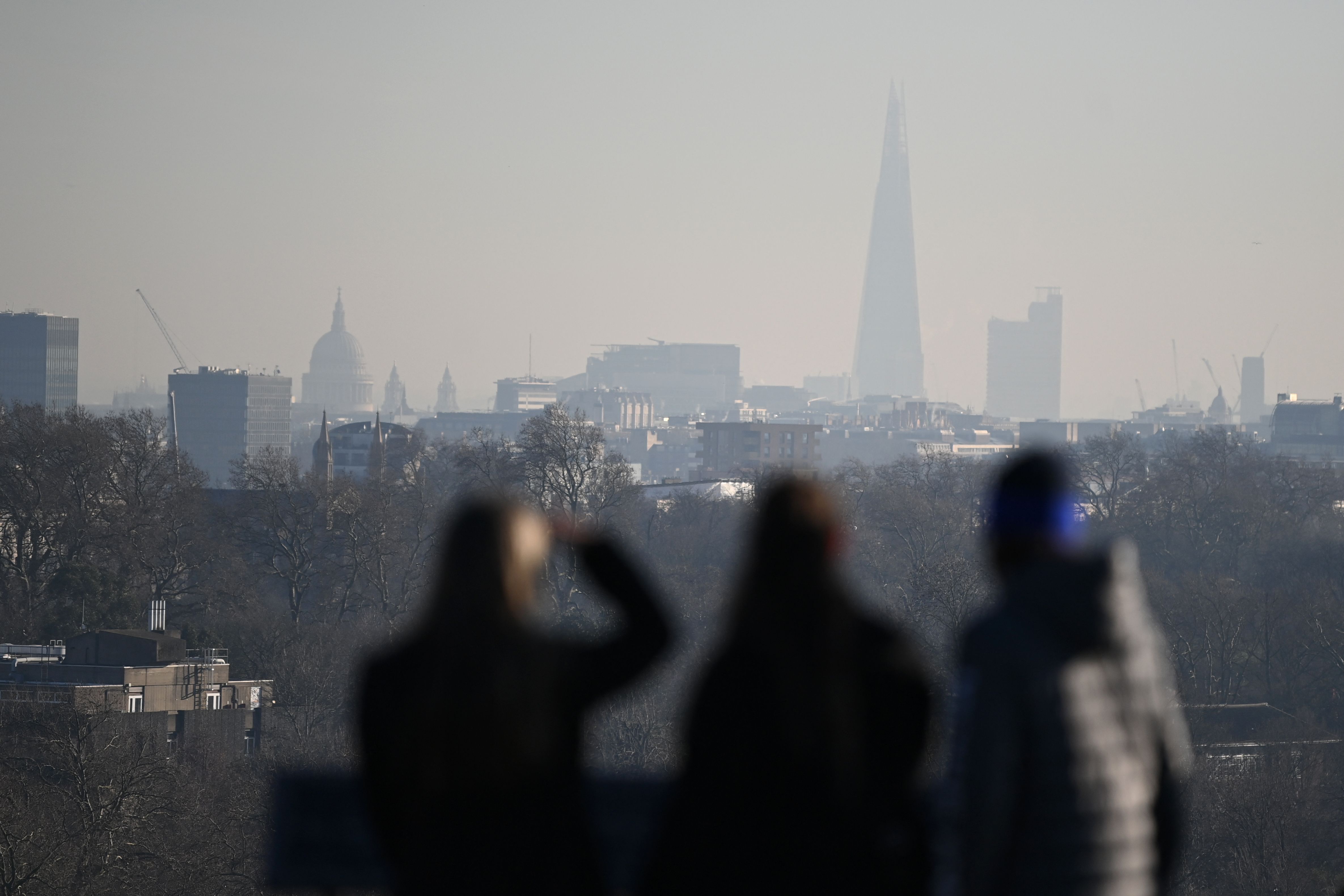 BRITAIN-LONDON-WEATHER-ENVIRONMENT