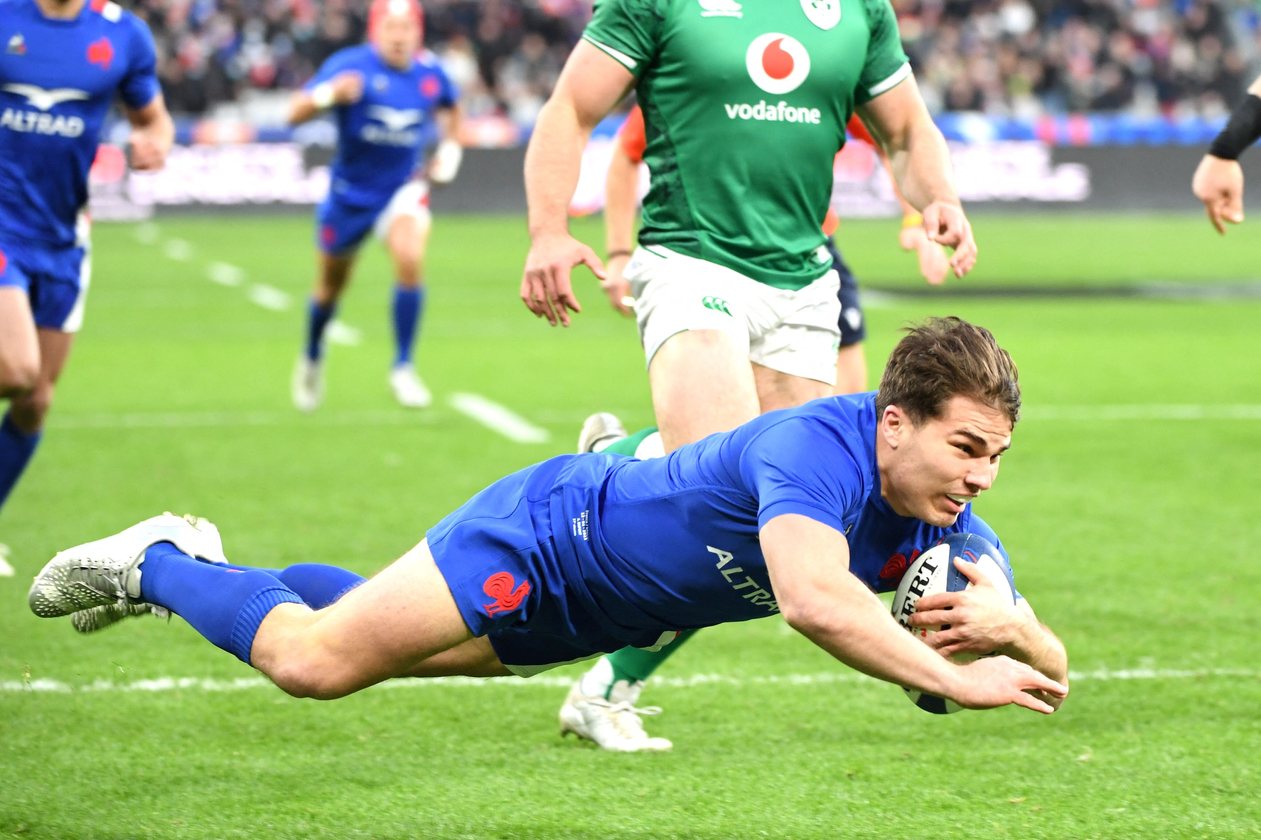 France 30-24 Ireland: Antoine Dupont shines as Six Nations favourites take step towards title