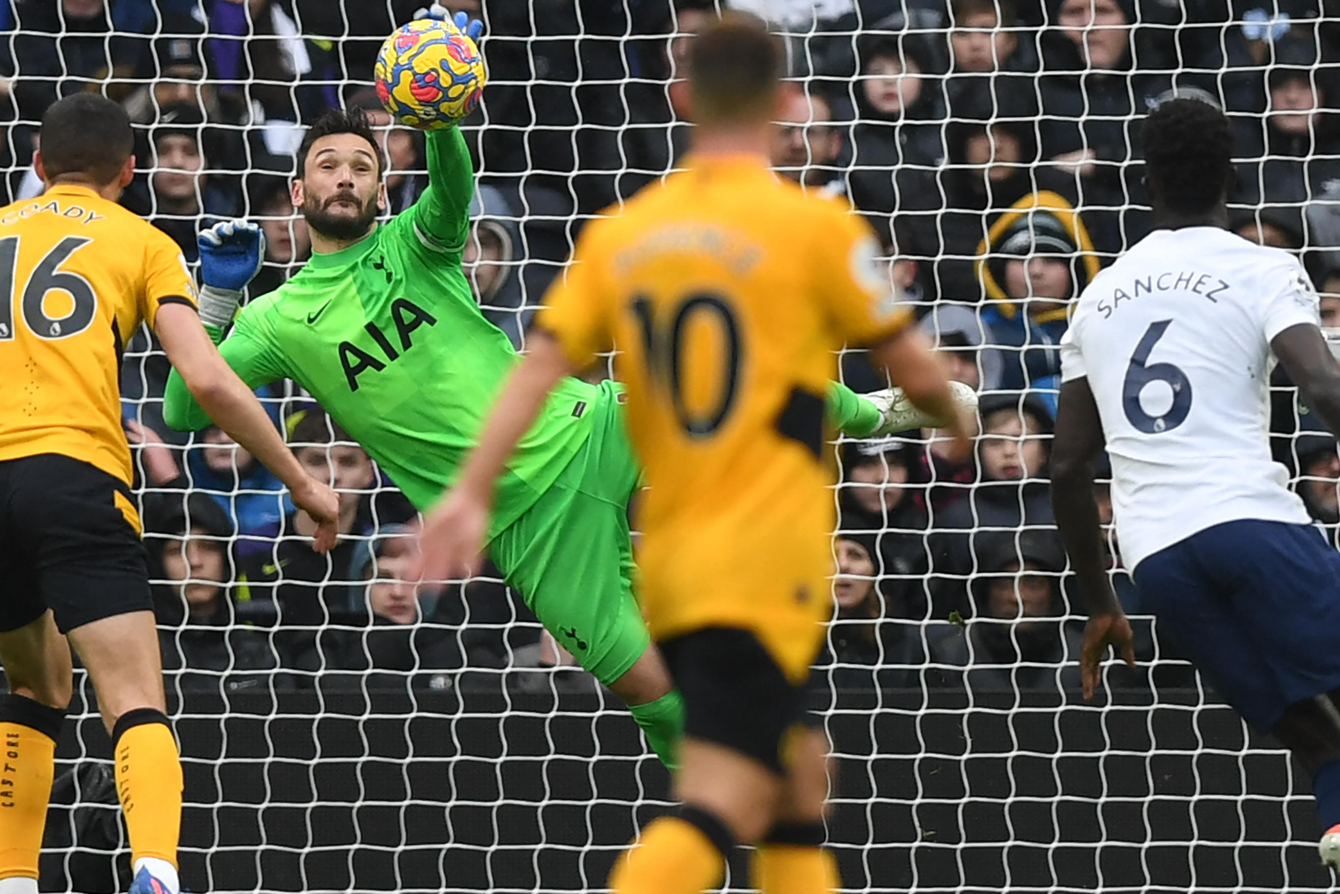 Tottenham player ratings vs Wolves: Lloris desperately unconvincing in another Sanchez horror show
