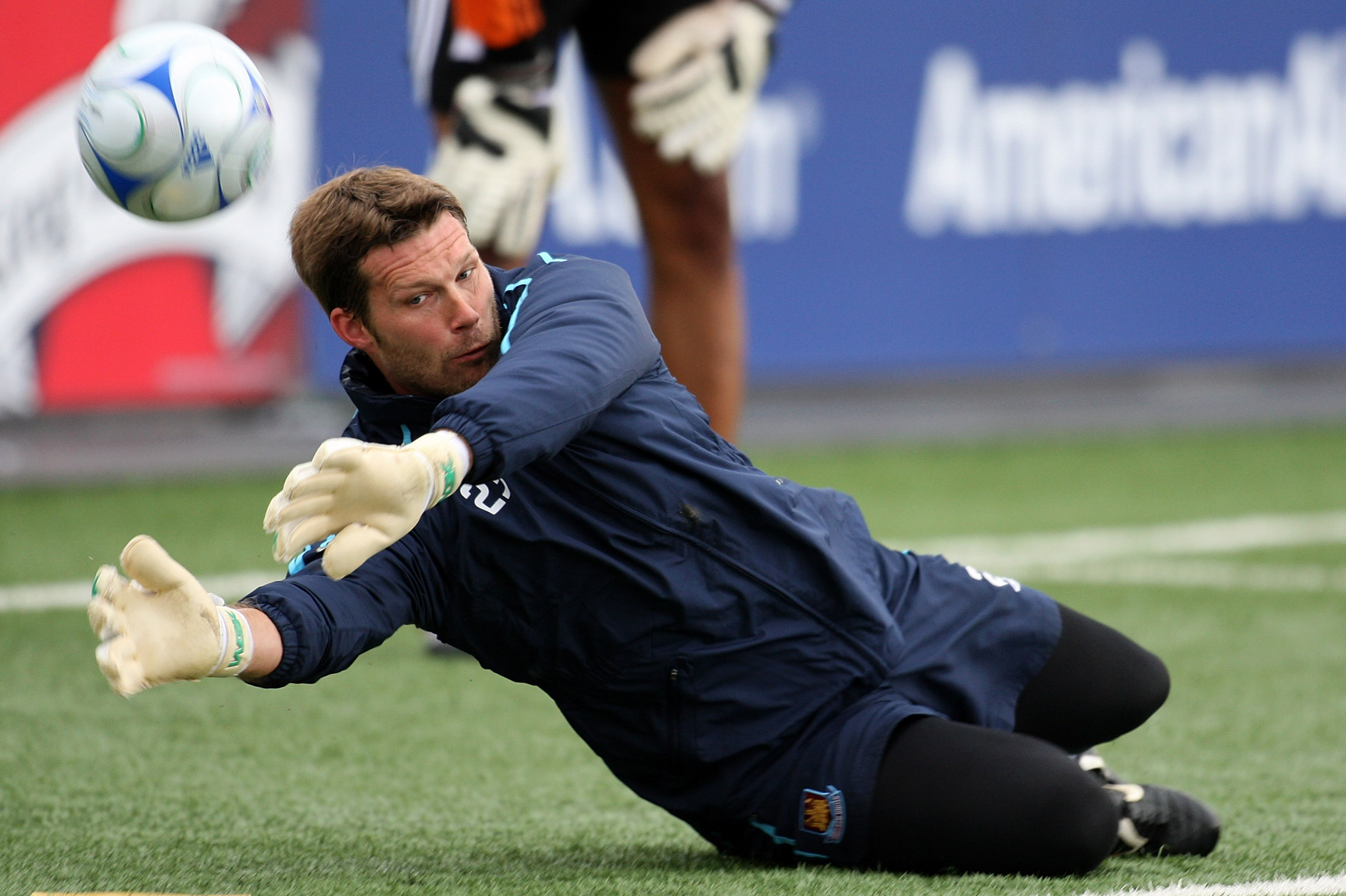 Jimmy Walker returns to West Ham as goalkeeping consultant on a short-term basis