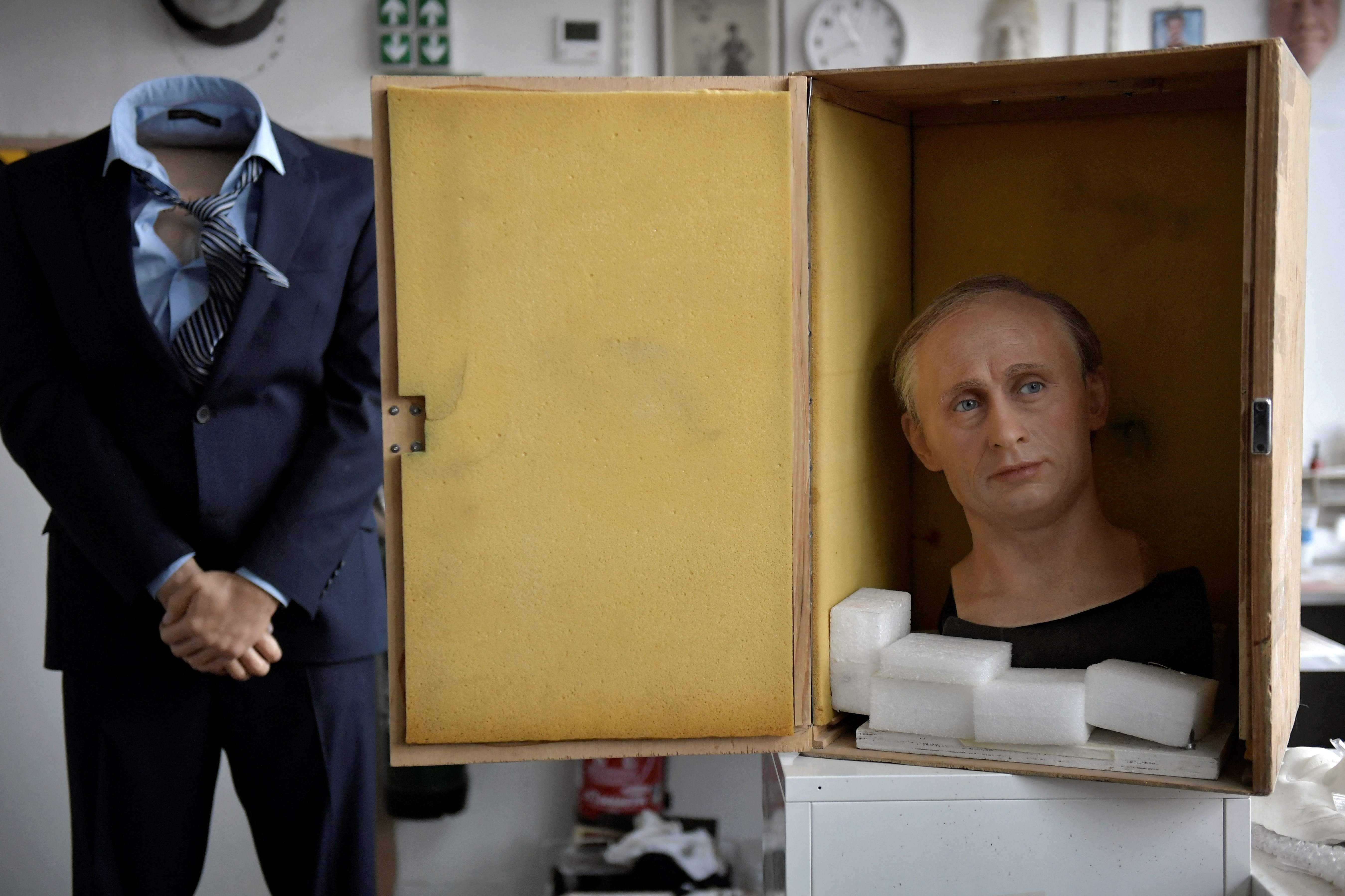 FRANCE-UKRAINE-RUSSIA-CONFLICT-PUTIN-GREVIN