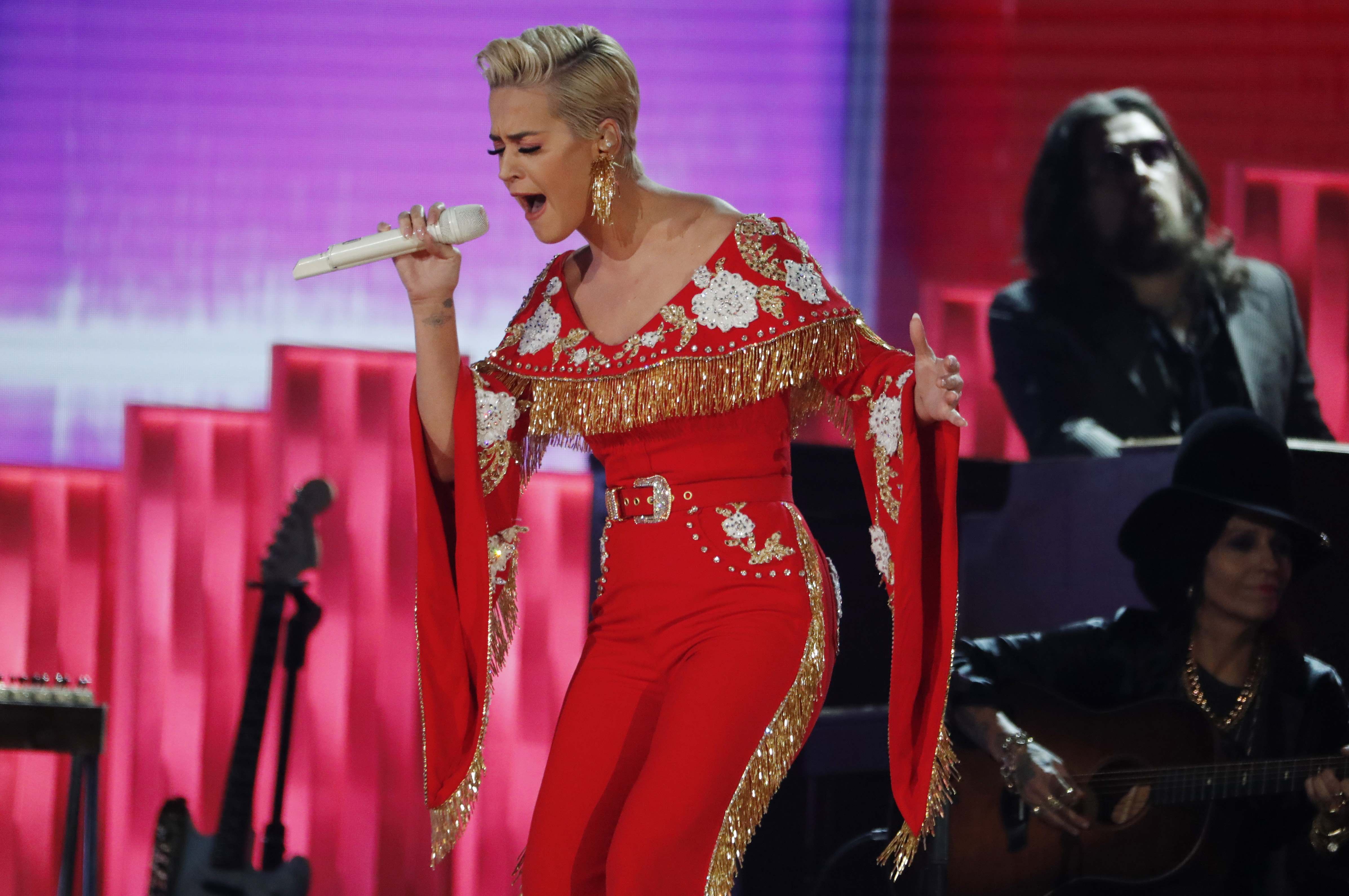 6689919 katy perry gets slammed for dolly parton tribute   61st Grammy Awards - Show - Los Angeles, California, U.S.
