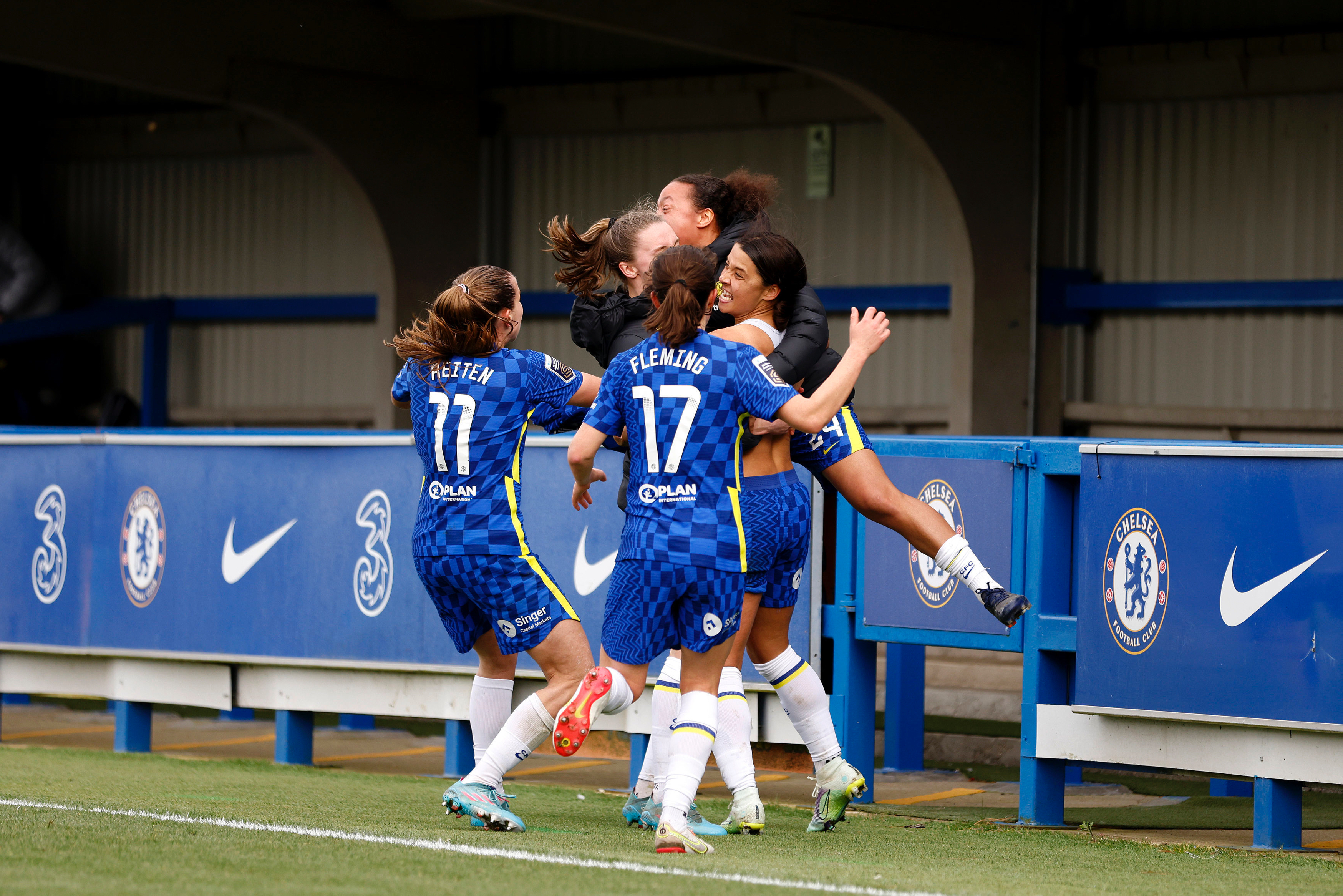 Stoppage time Kerr winner keeps Chelsea title defence on track
