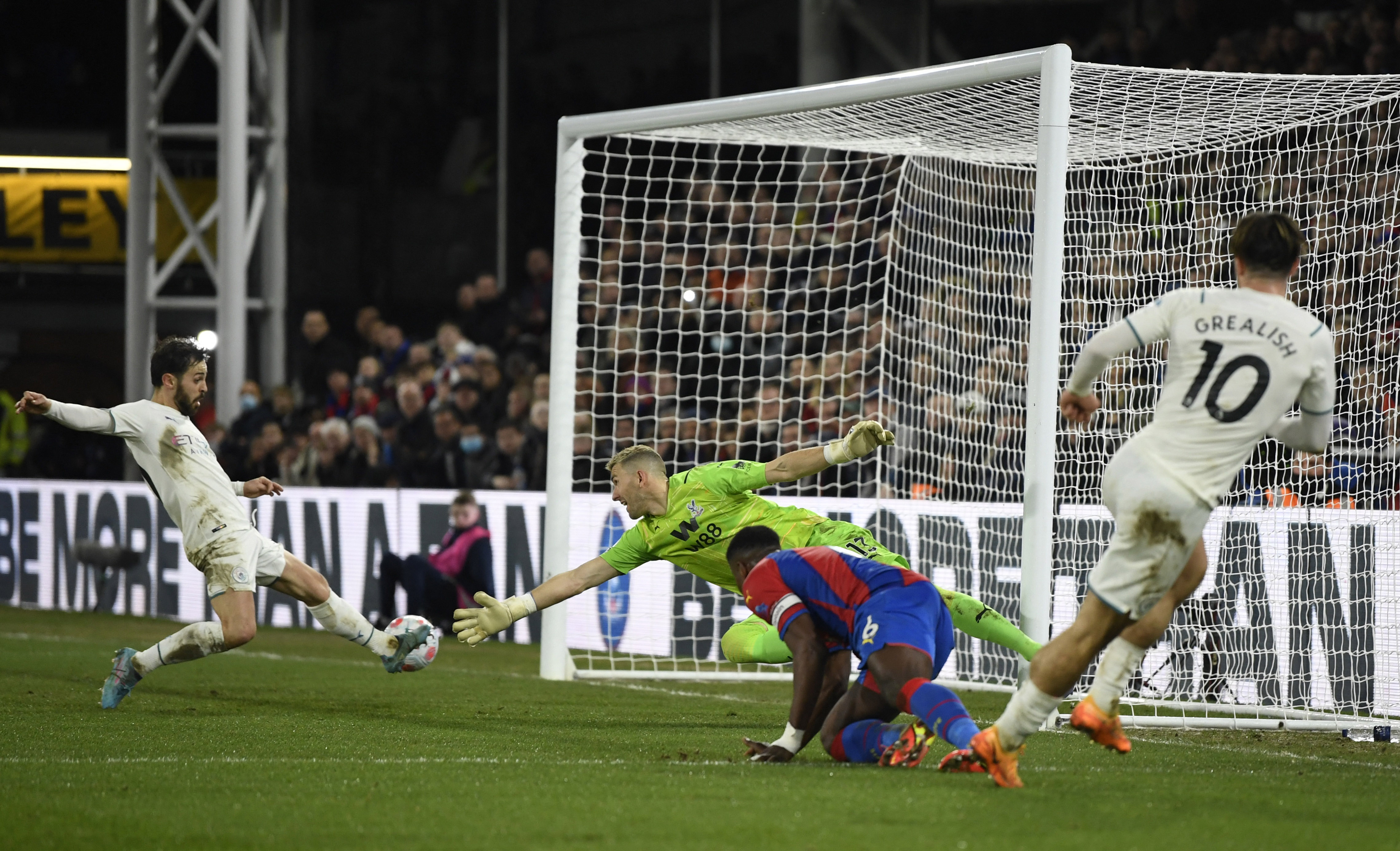 Crystal Palace 0-0 Manchester City: Bernardo Silva misses two gilt-edged chances as Eagles hold on for point