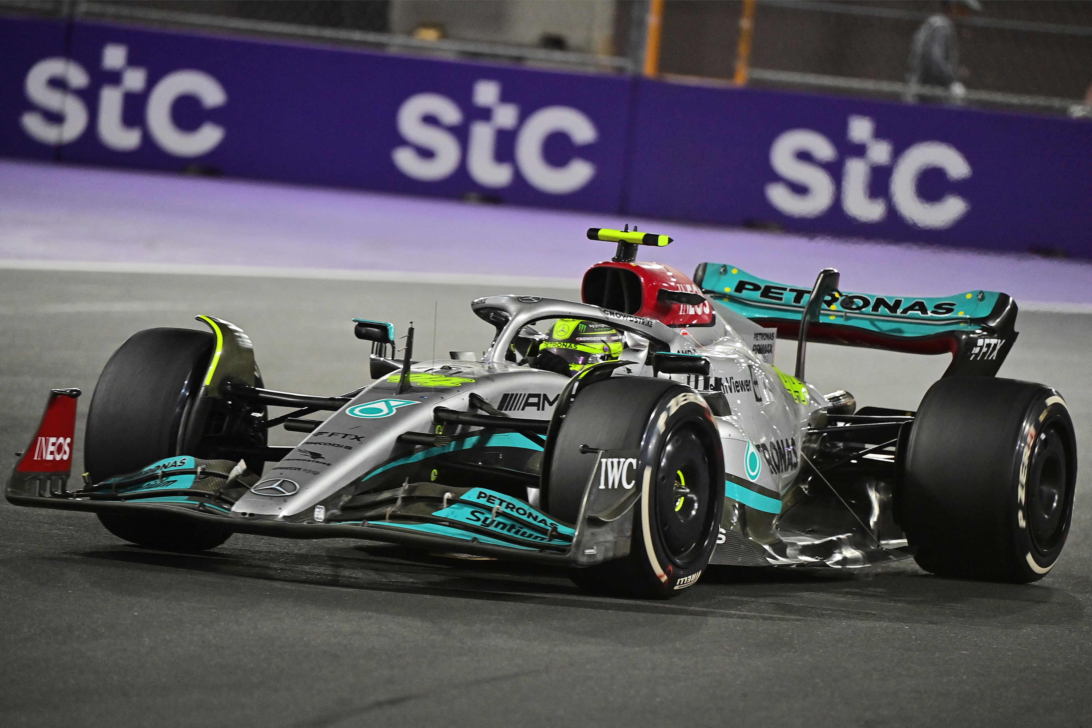 Mercedes urged to improve on ‘baby steps’ by Lewis Hamilton and George Russell after F1 Saudi Arabian GP