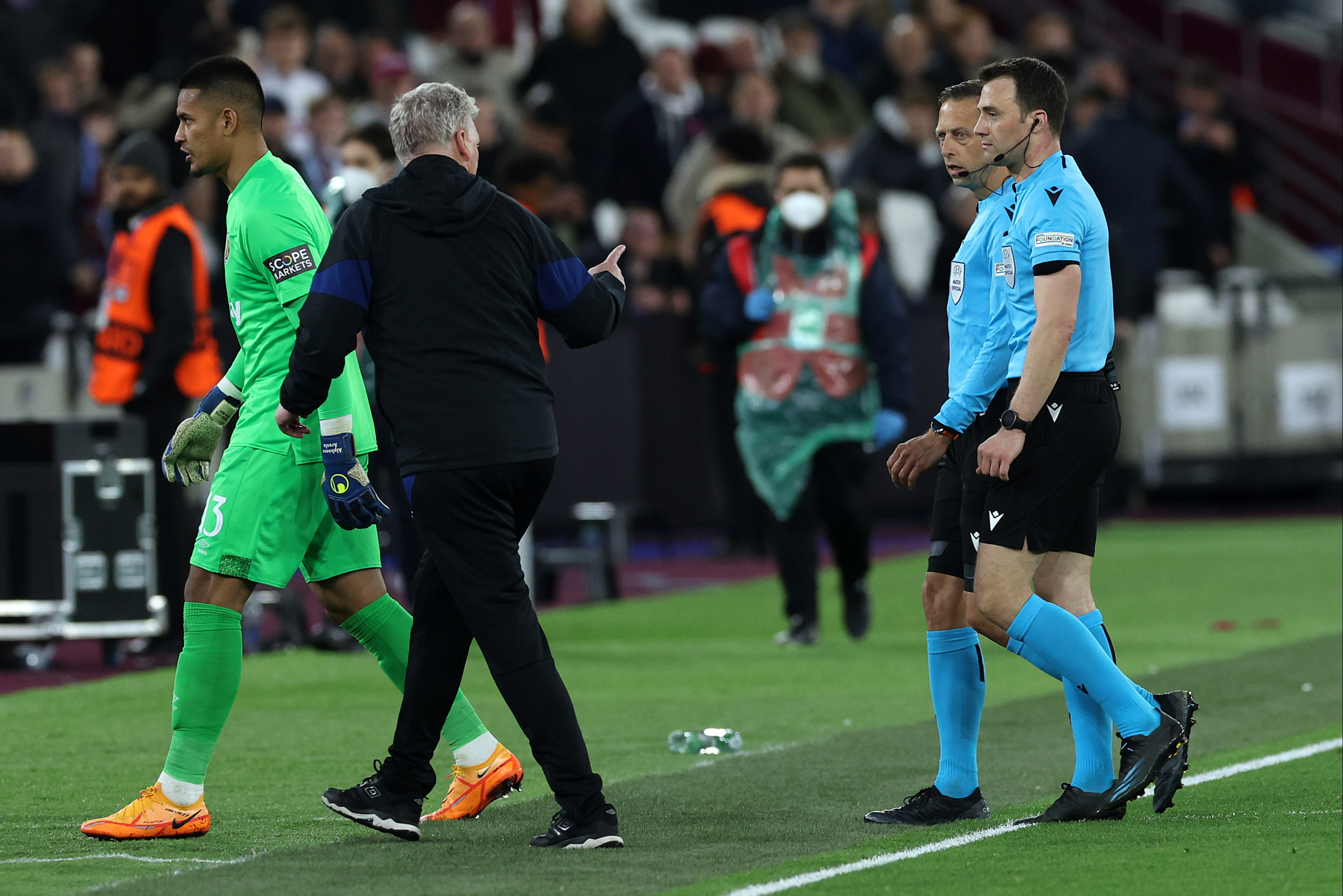 David Moyes criticises Felix Zwayer after Aaron Cresswell’s red card threatens West Ham’s Europa League dream