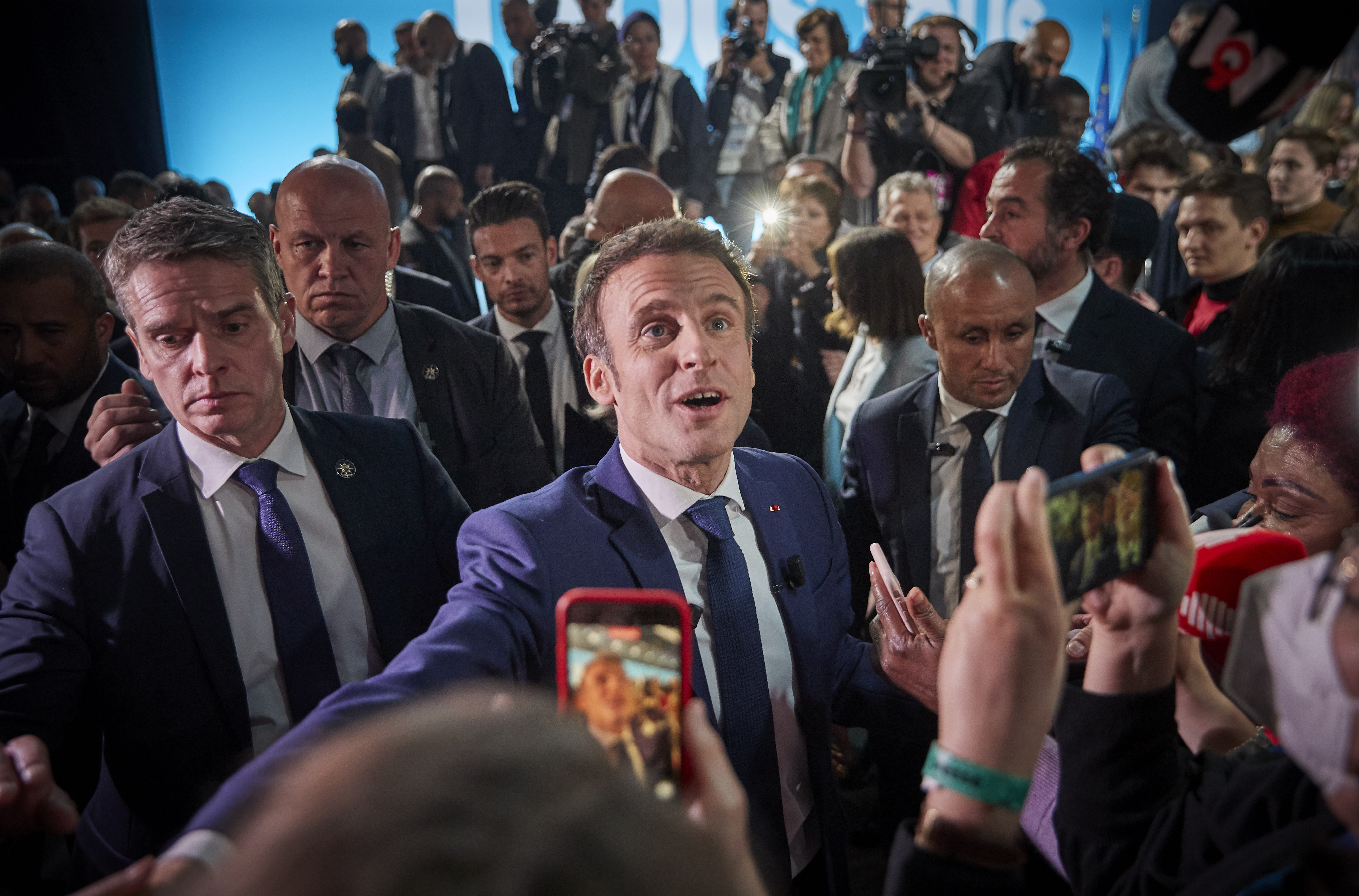 French election: Emmanuel Macron pledges to ‘block off the far-Right’ as he faces fight with Marine Le Pen 