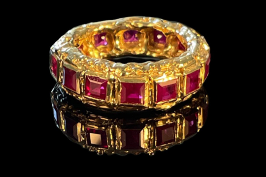 London-born jewellery maker puts on sustainable show with artists