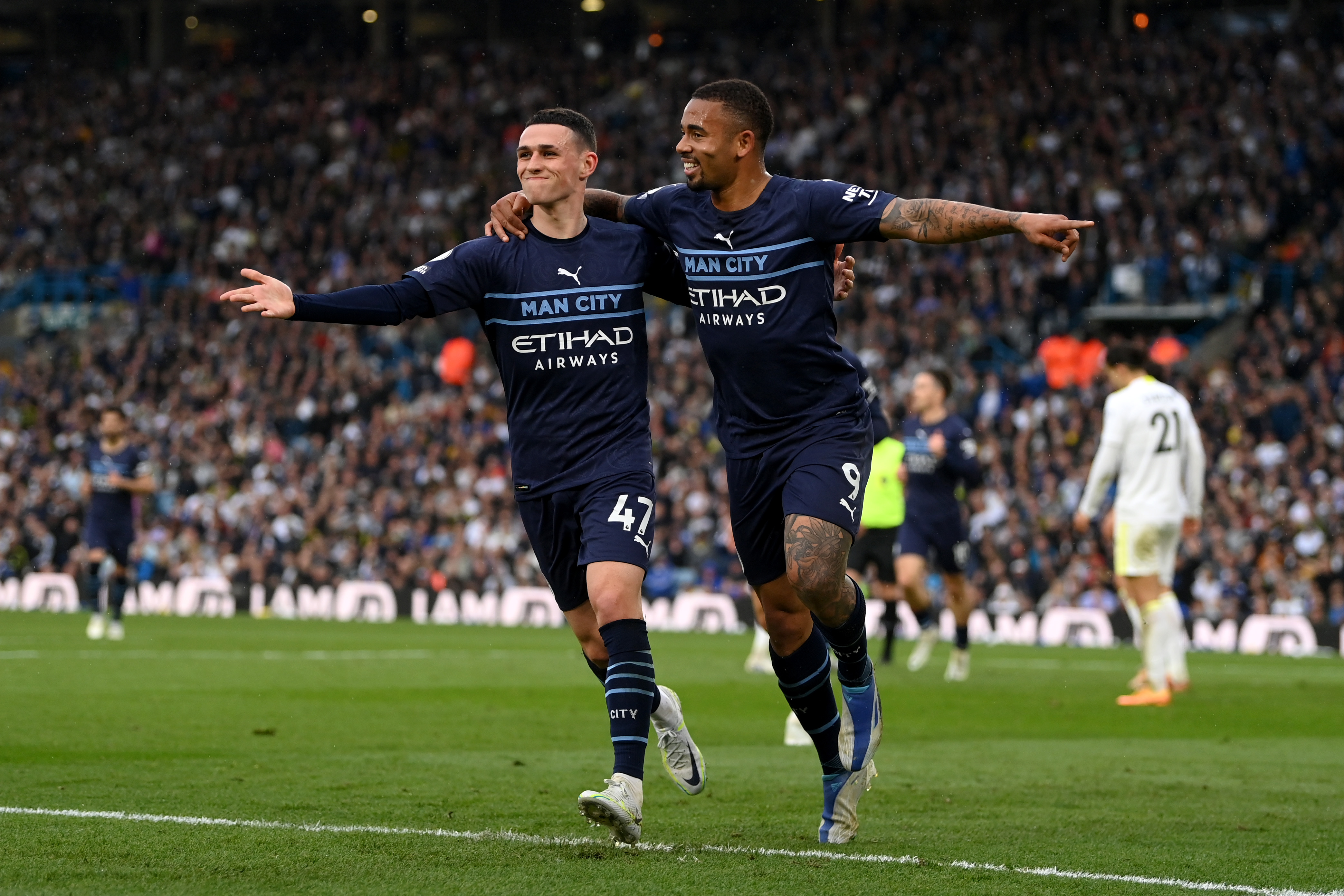 Leeds 0-4 Manchester City: Gabriel Jesus on target again to lead return to Premier League summit