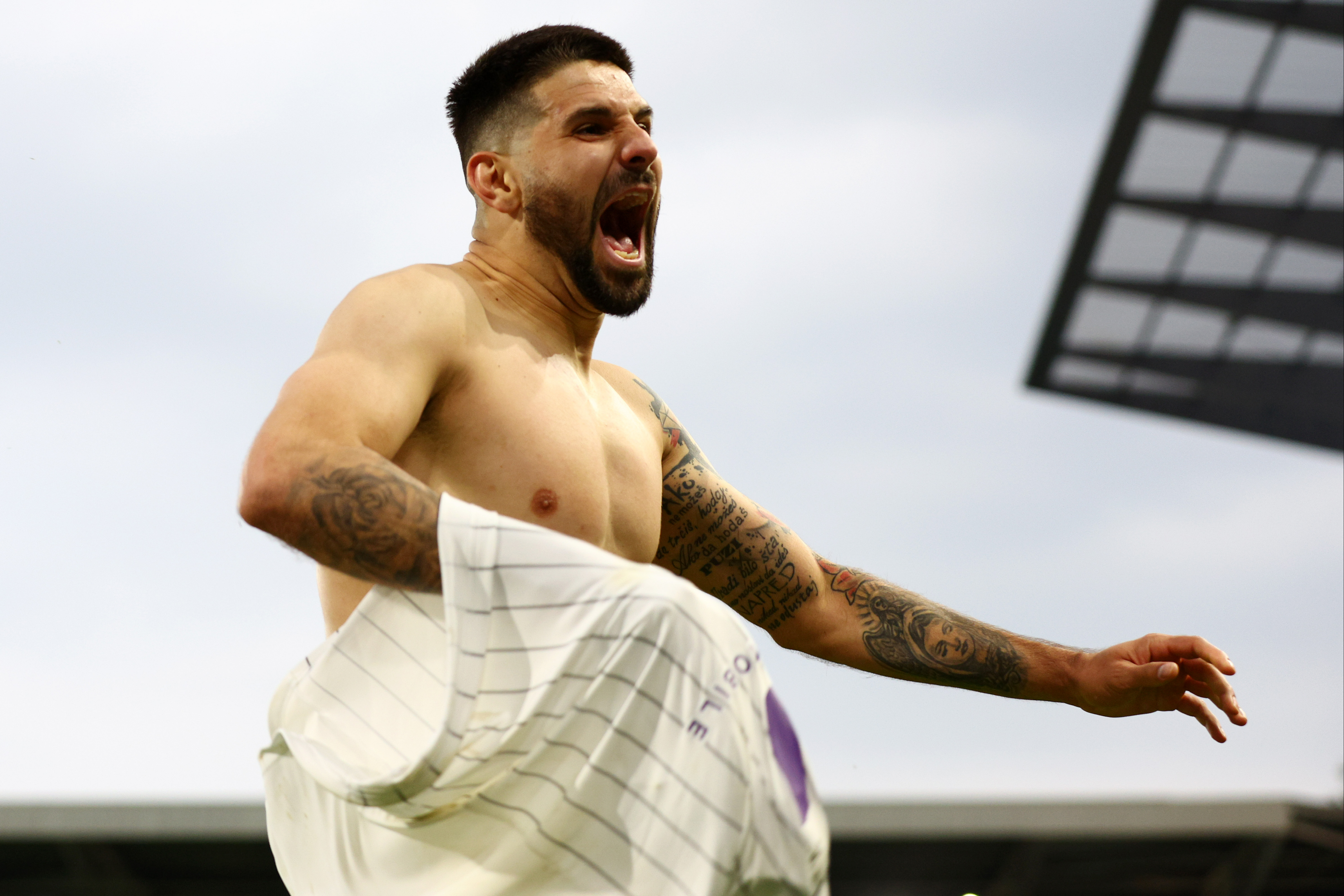 Fulham 7-0 Luton: Marco Silva’s side storm to Championship title as Aleksandar Mitrovic breaks record