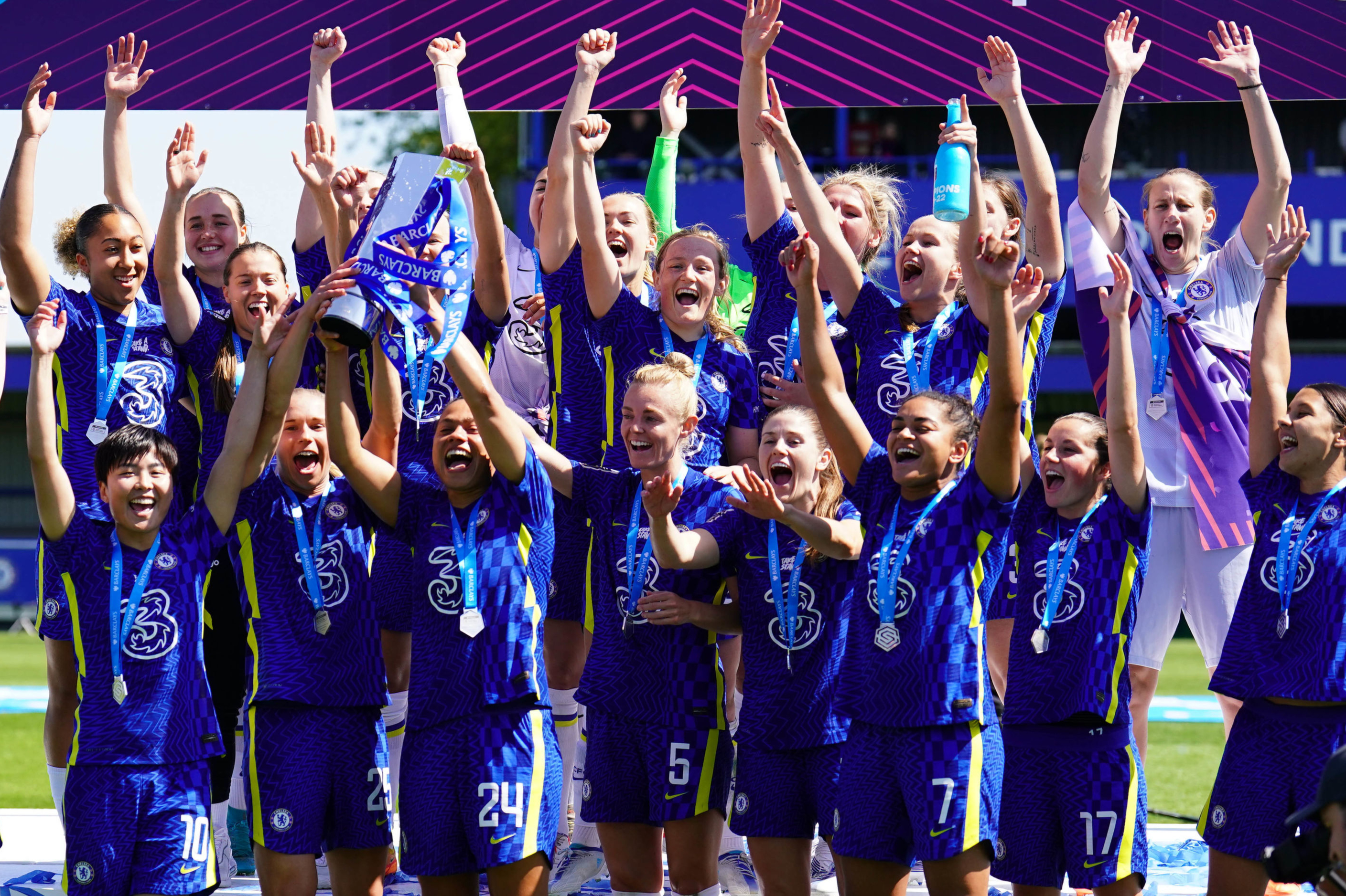 Chelsea pip Arsenal to WSL title on thrilling final day after comeback