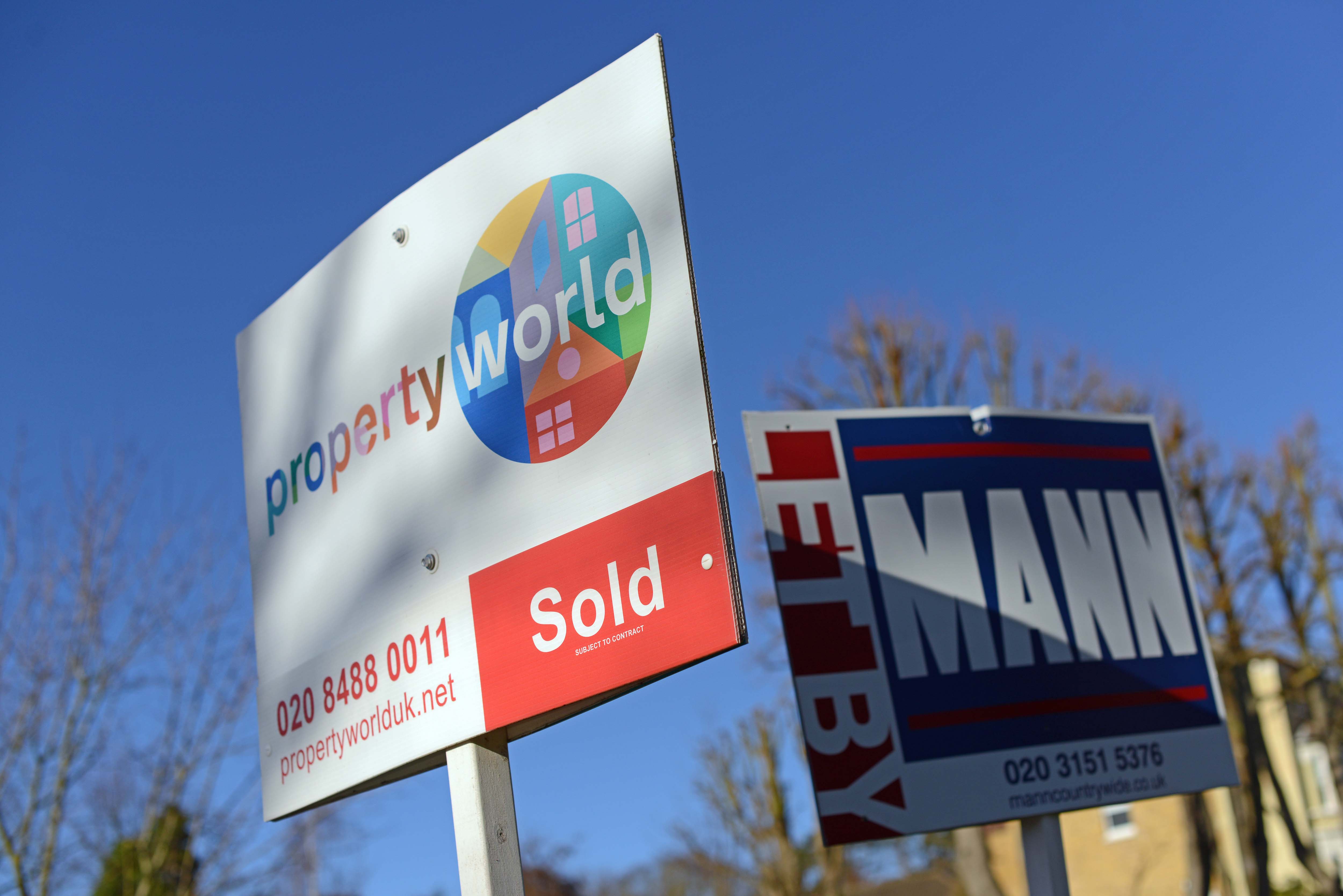 London house prices defy economic gloom but buyers show ‘increasing nervousness about taking on debt’