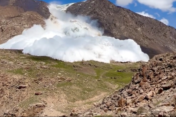 Moment British tourists survive avalanche in Kyrgyzstan mountains