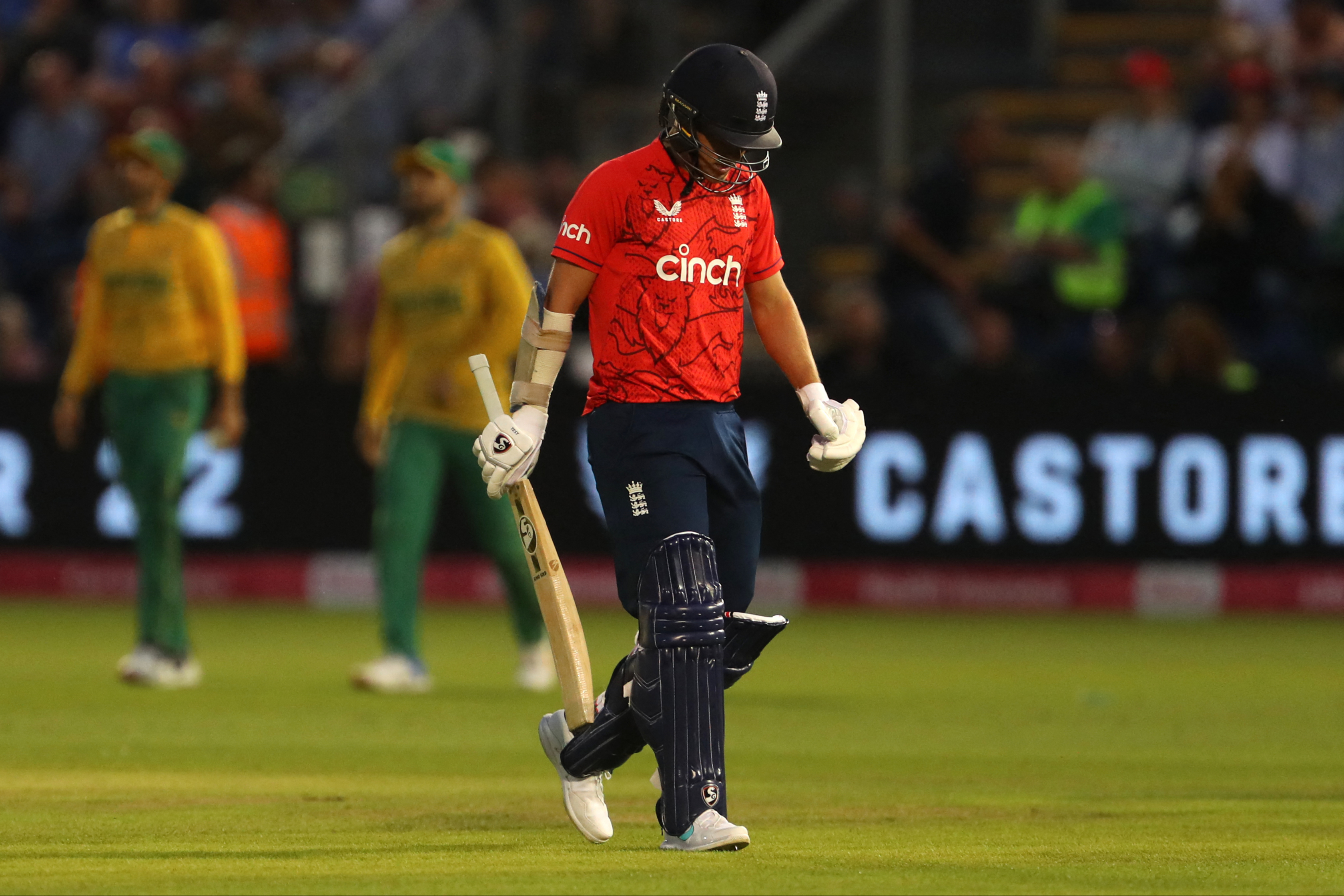 England fail to fire with either bat or ball as much-improved South Africa level T20 series in Cardiff 
