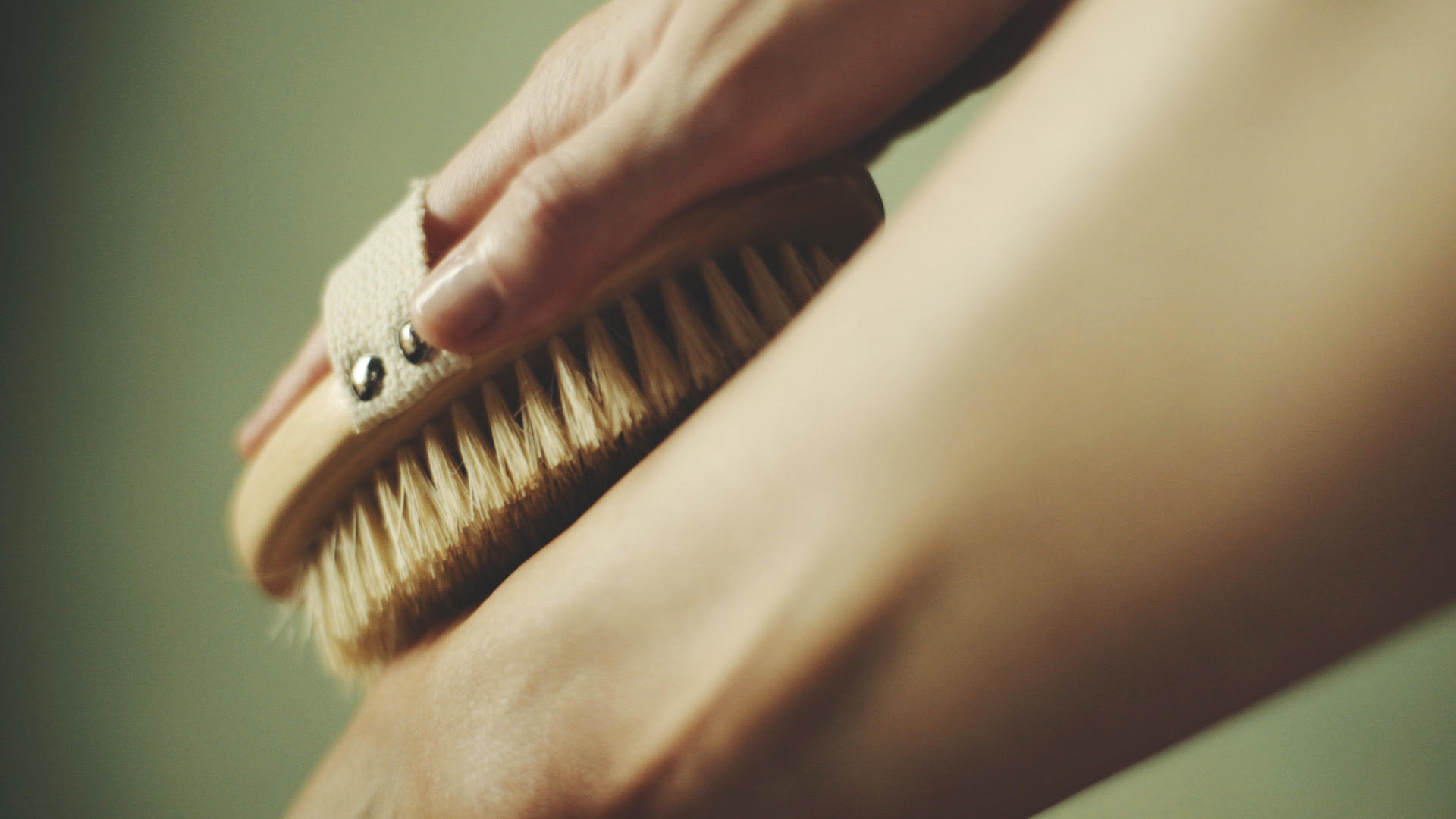 Best exfoliating tools for eliminating dry skin