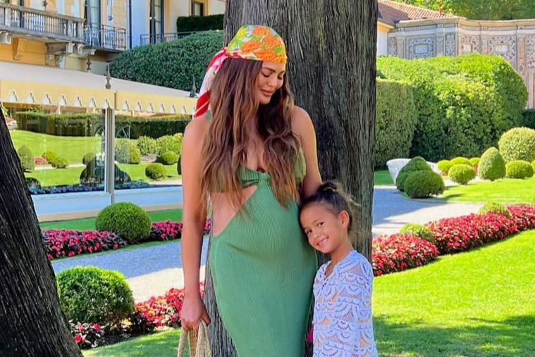 Chrissy Teigen photo dump. 