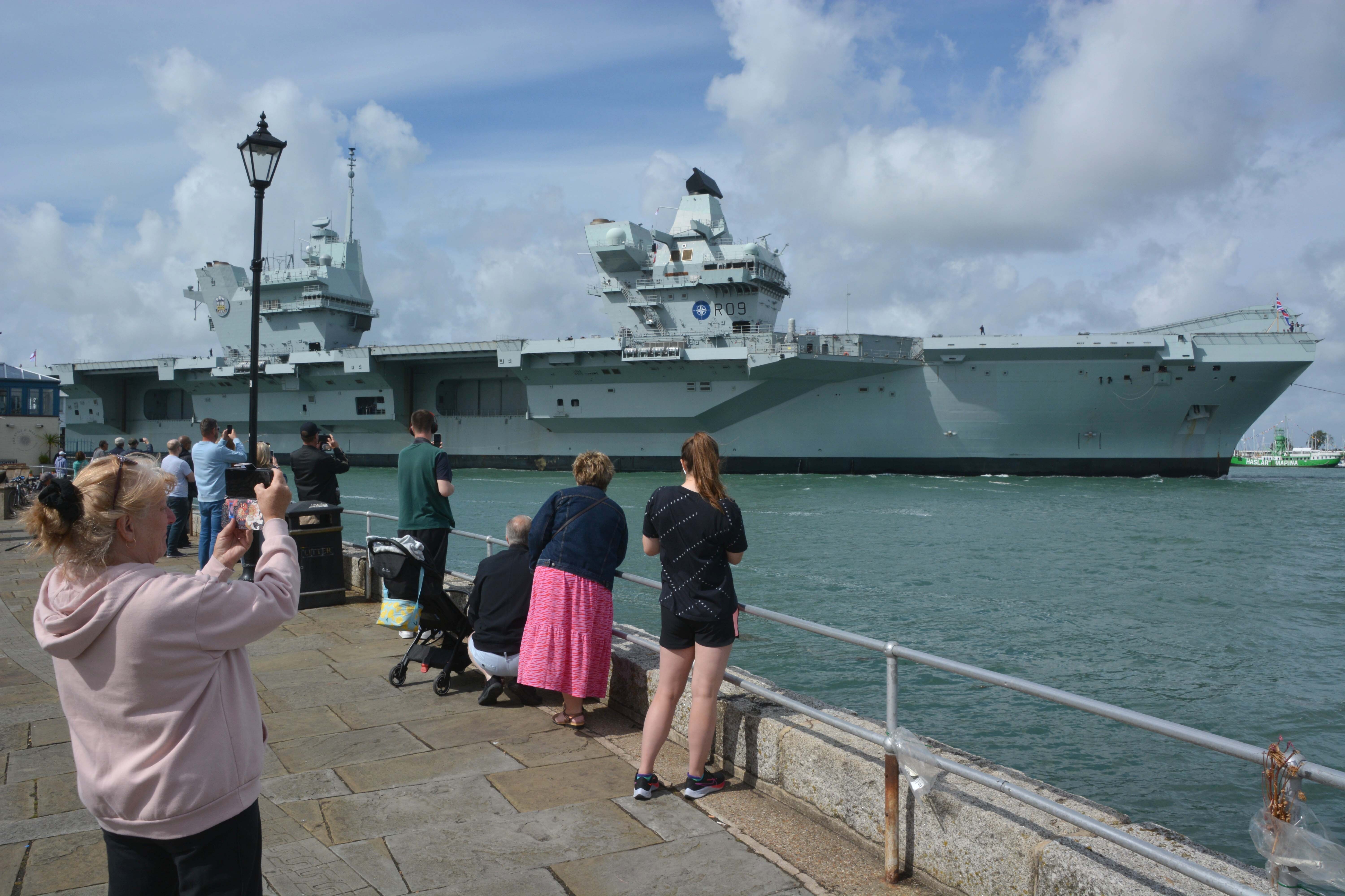 Defence Minister: Aircraft carriers could go to the Red Sea to support action against Houthi rebels in Yemen