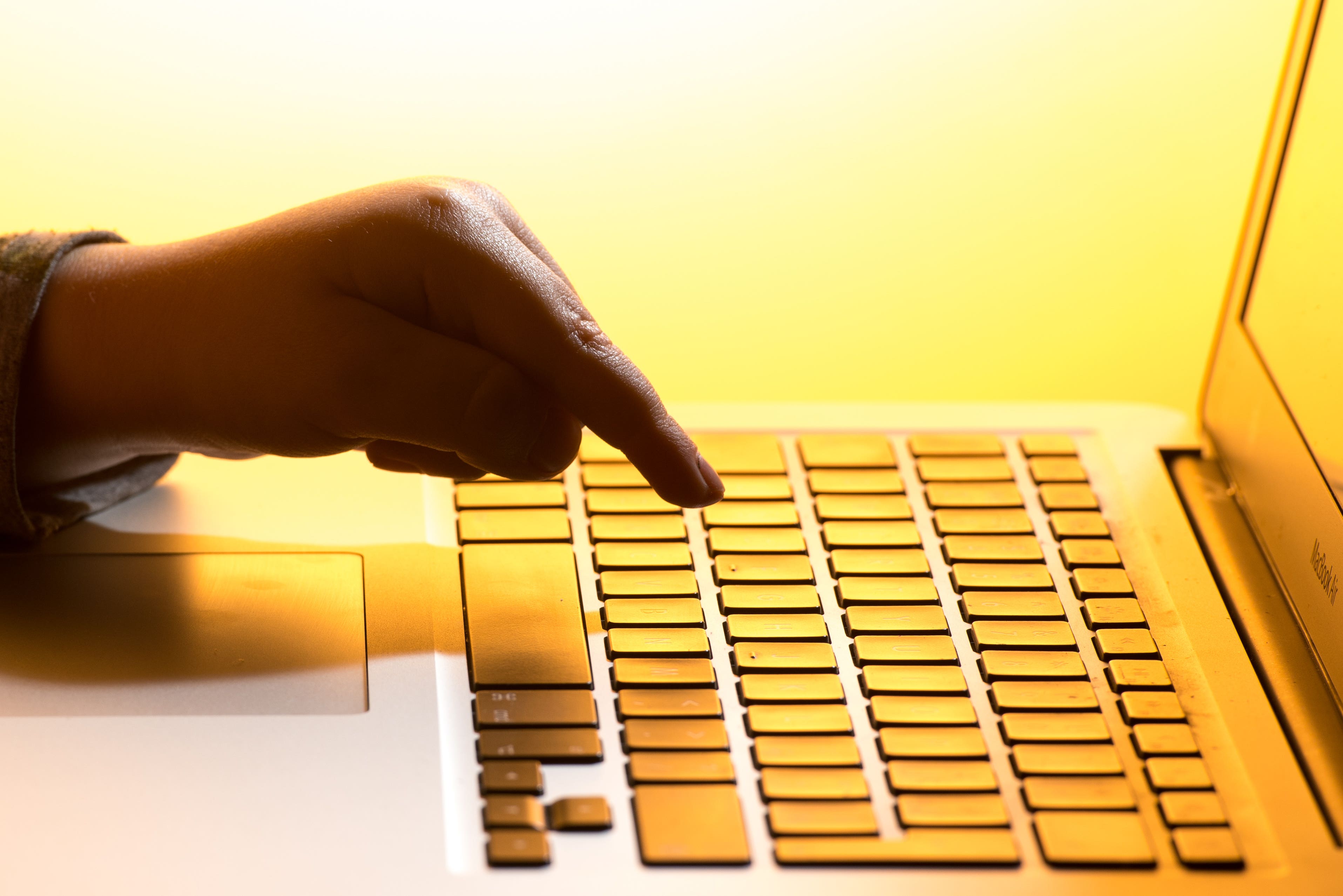 Parents encouraged to have regular conversations with teens about online safety