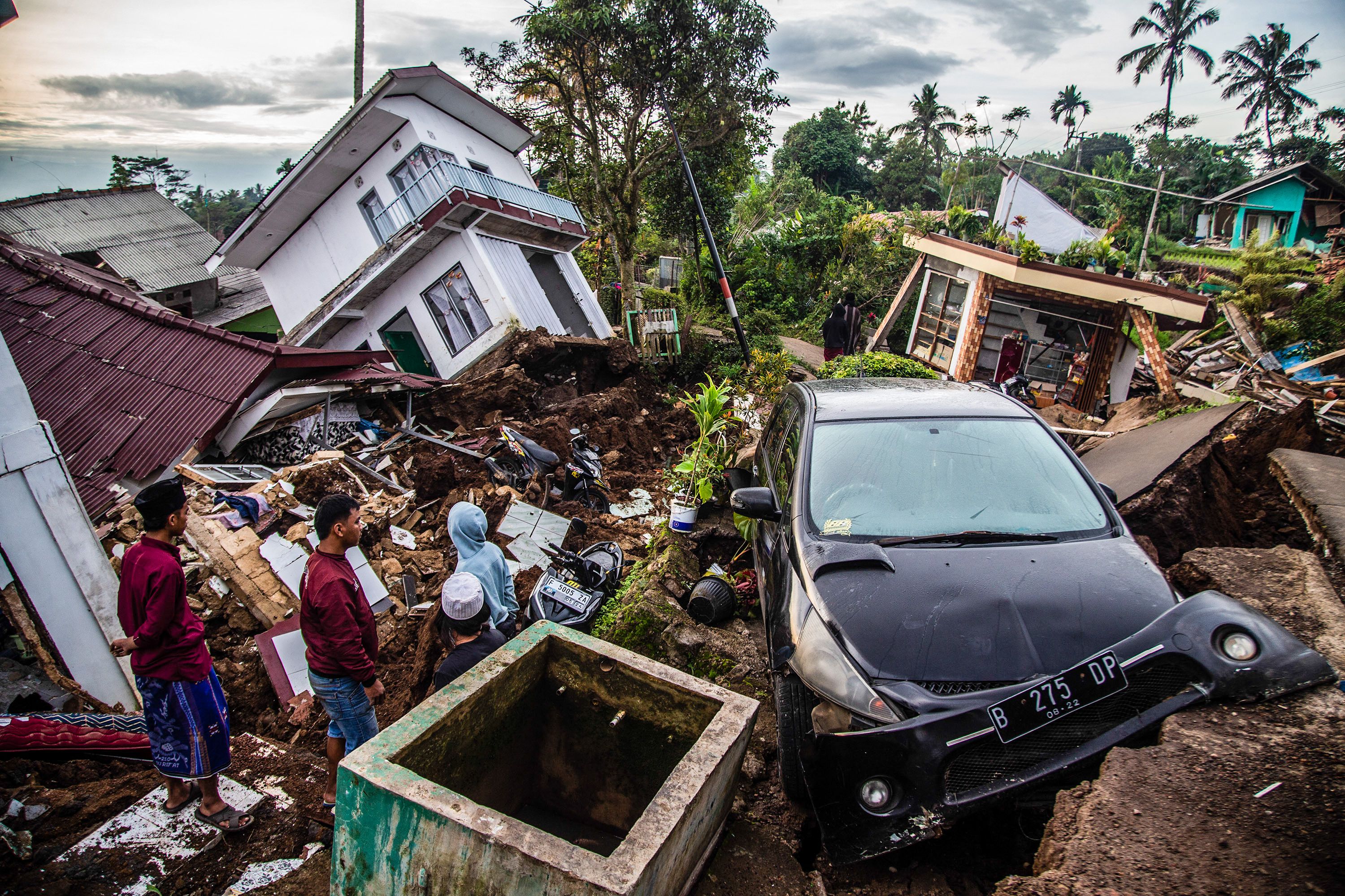 TOPSHOT-INDONESIA-QUAKE