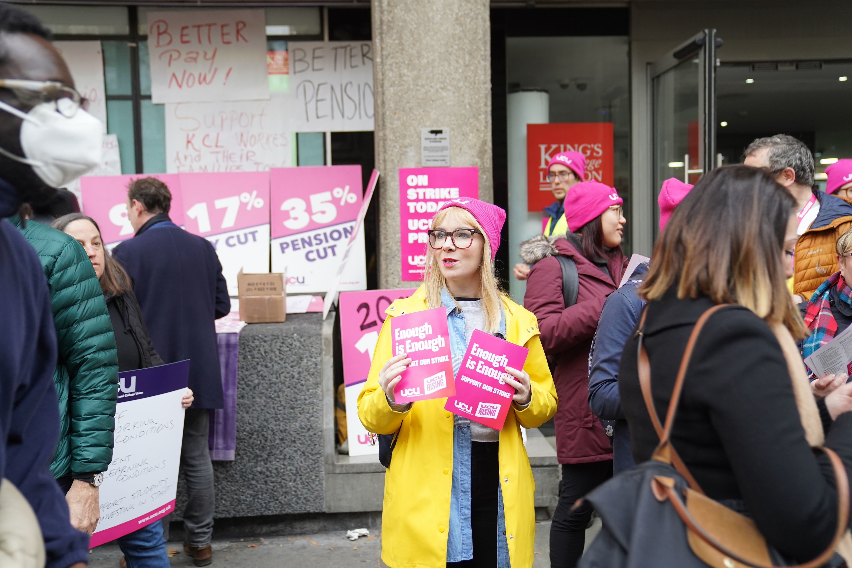 How much do university lecturers earn? September strikes announced