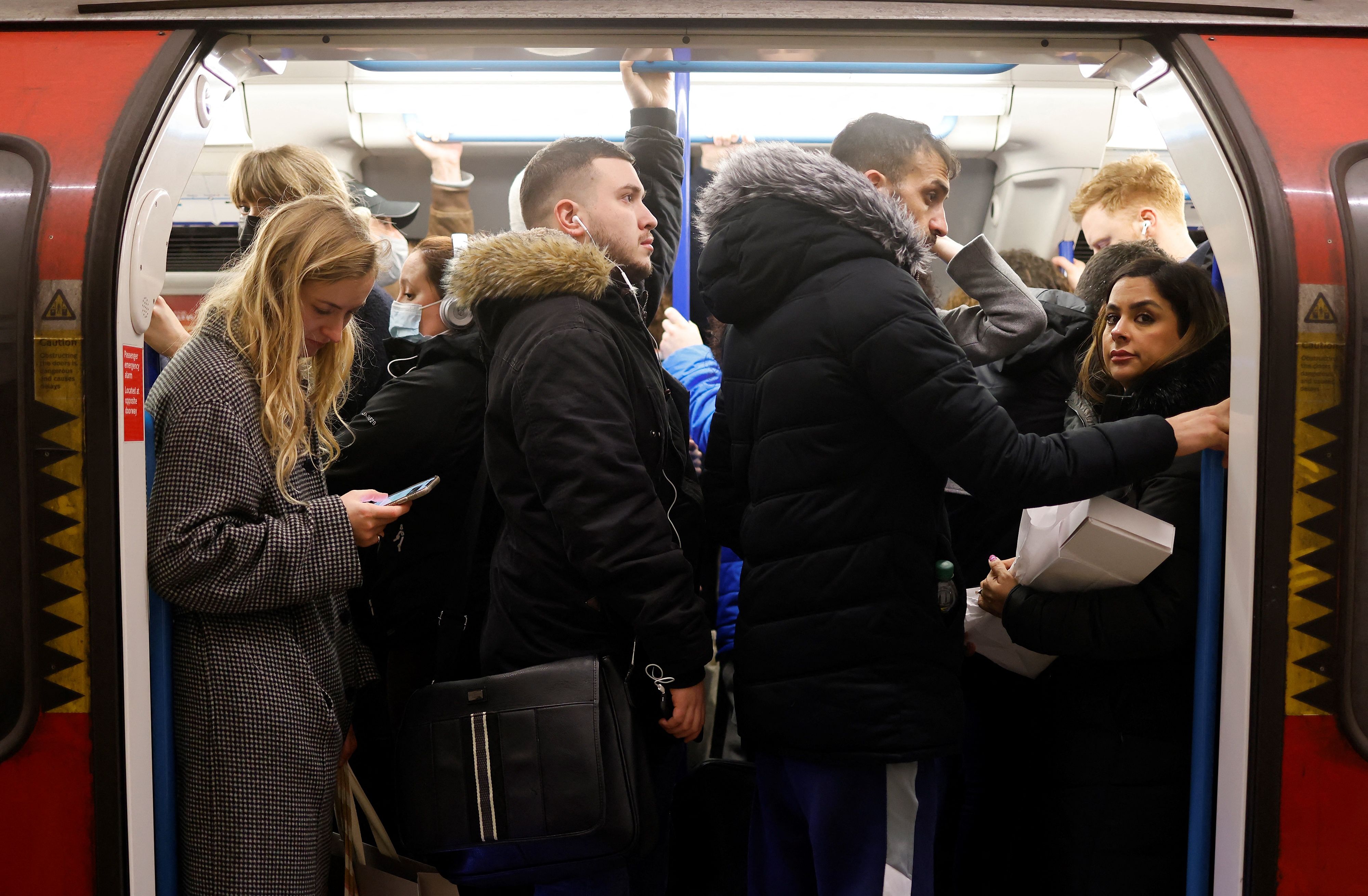 BRITAIN-HEALTH-VIRUS-TRANSPORT-COMMUTING