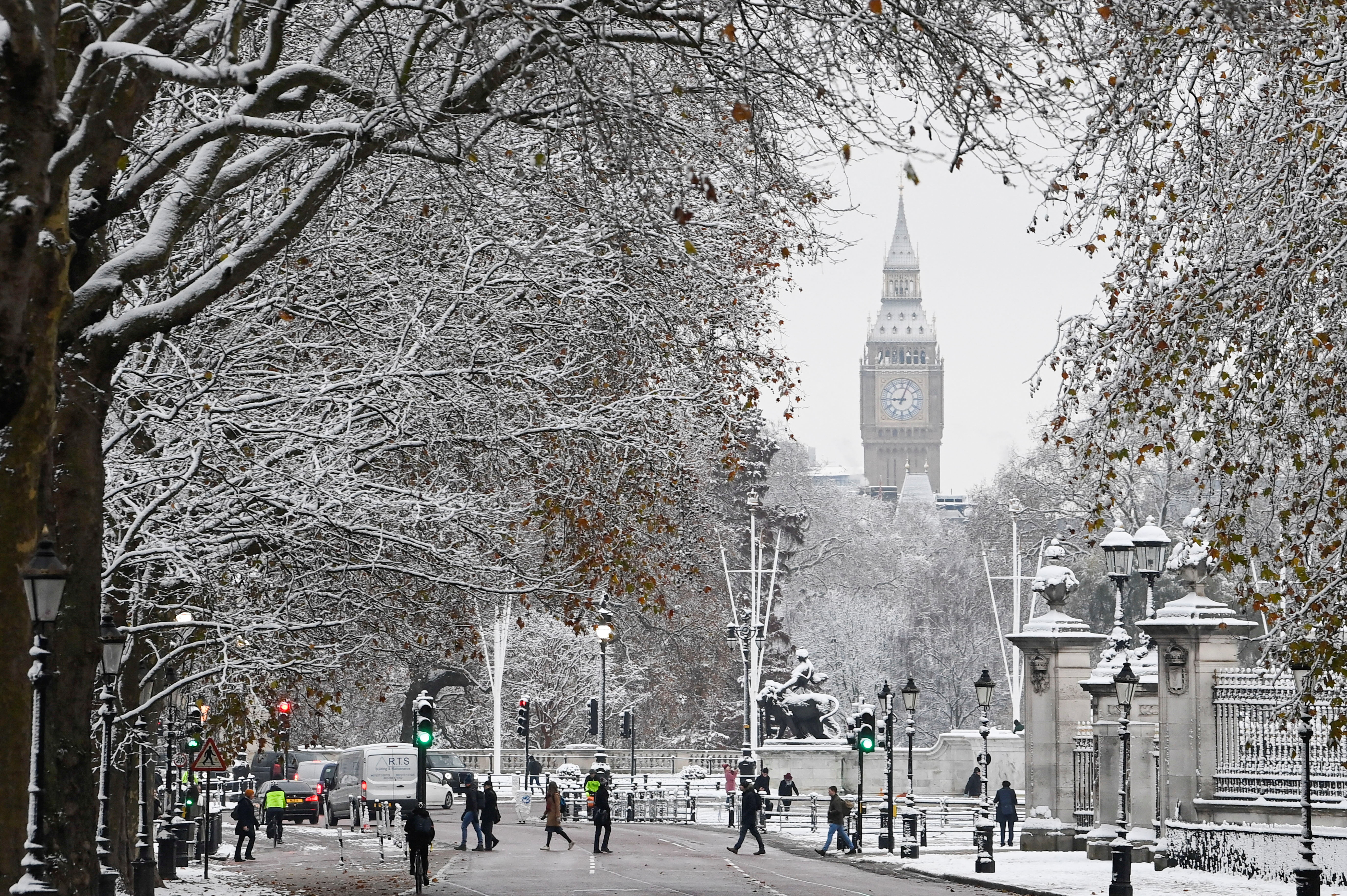 Snow and freezing temperatures as cold snap hits UK