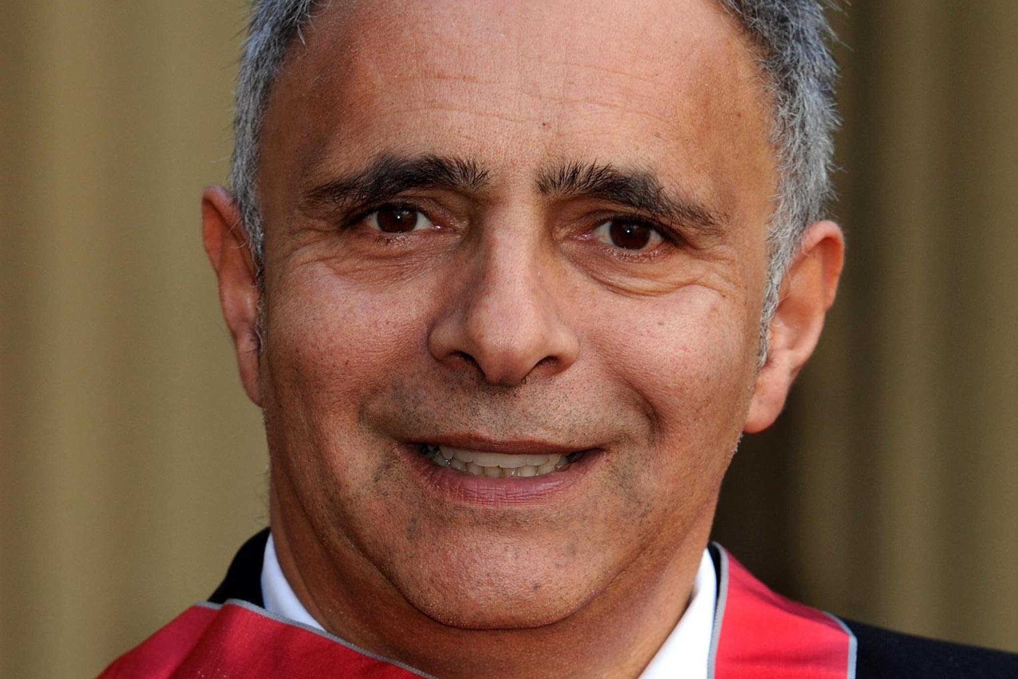 Hanif Kureishi says Salman Rushdie has written to him every day since his fall