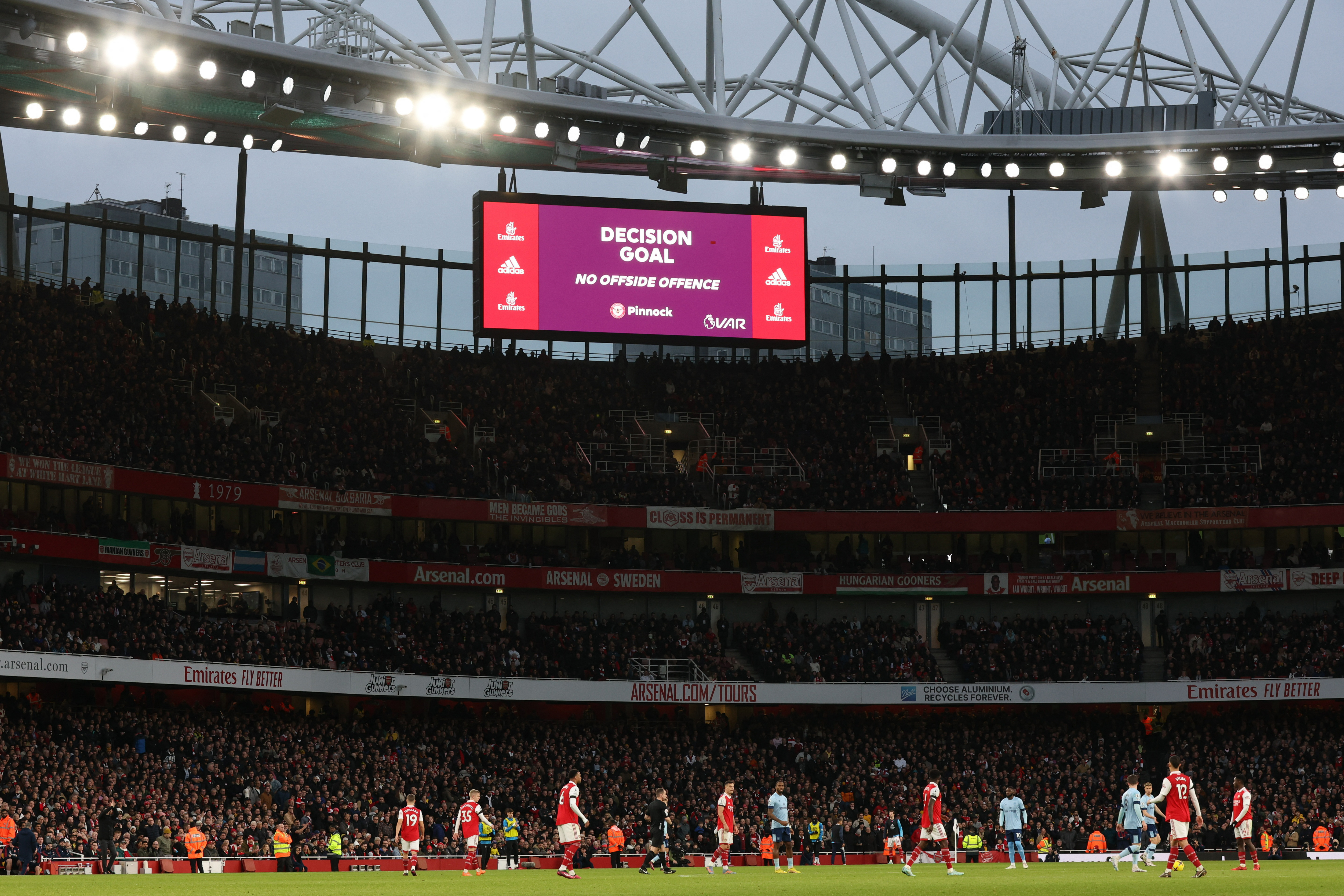 Premier League make referee demand after Arsenal and Crystal Palace VAR controversy