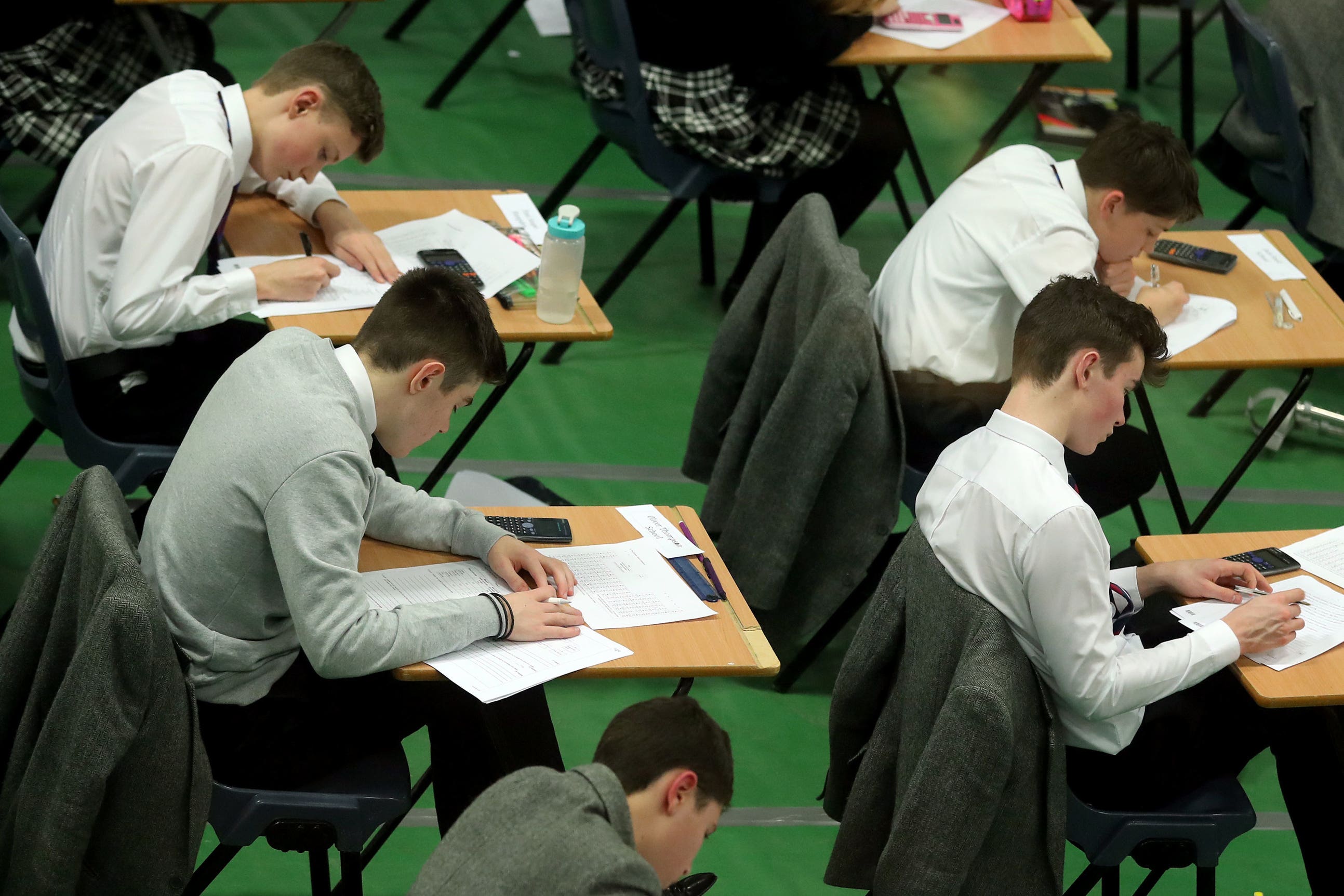 Downing Street urges teachers not to strike during summer GCSE and A-Level exams