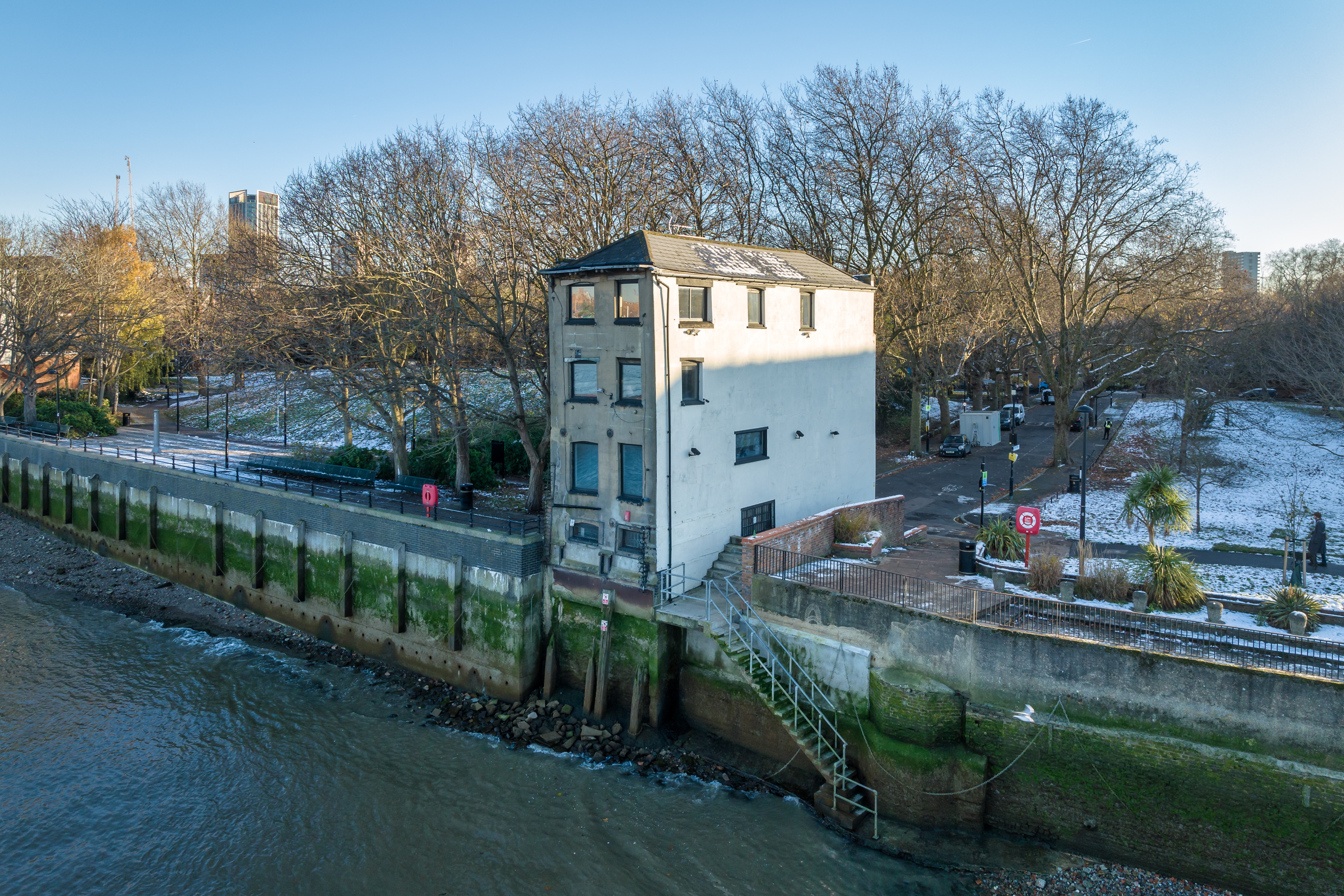Rotherhithe’s ‘leaning tower’ sold at auction for £1.5 million