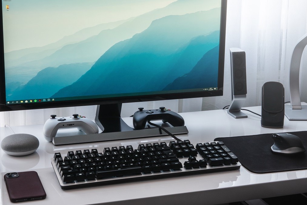 An iPhone near a Windows desktop