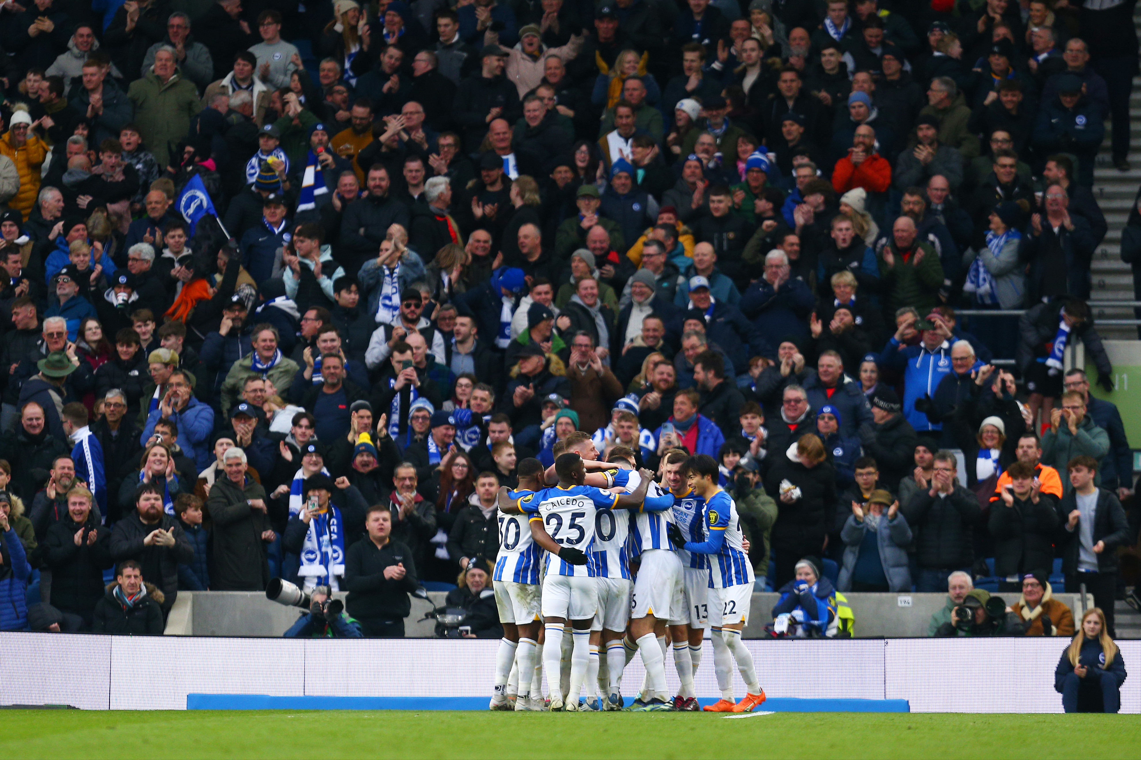 Brighton 4-0 West Ham: Hammers thrashed by rampant Seagulls as fans turn on David Moyes