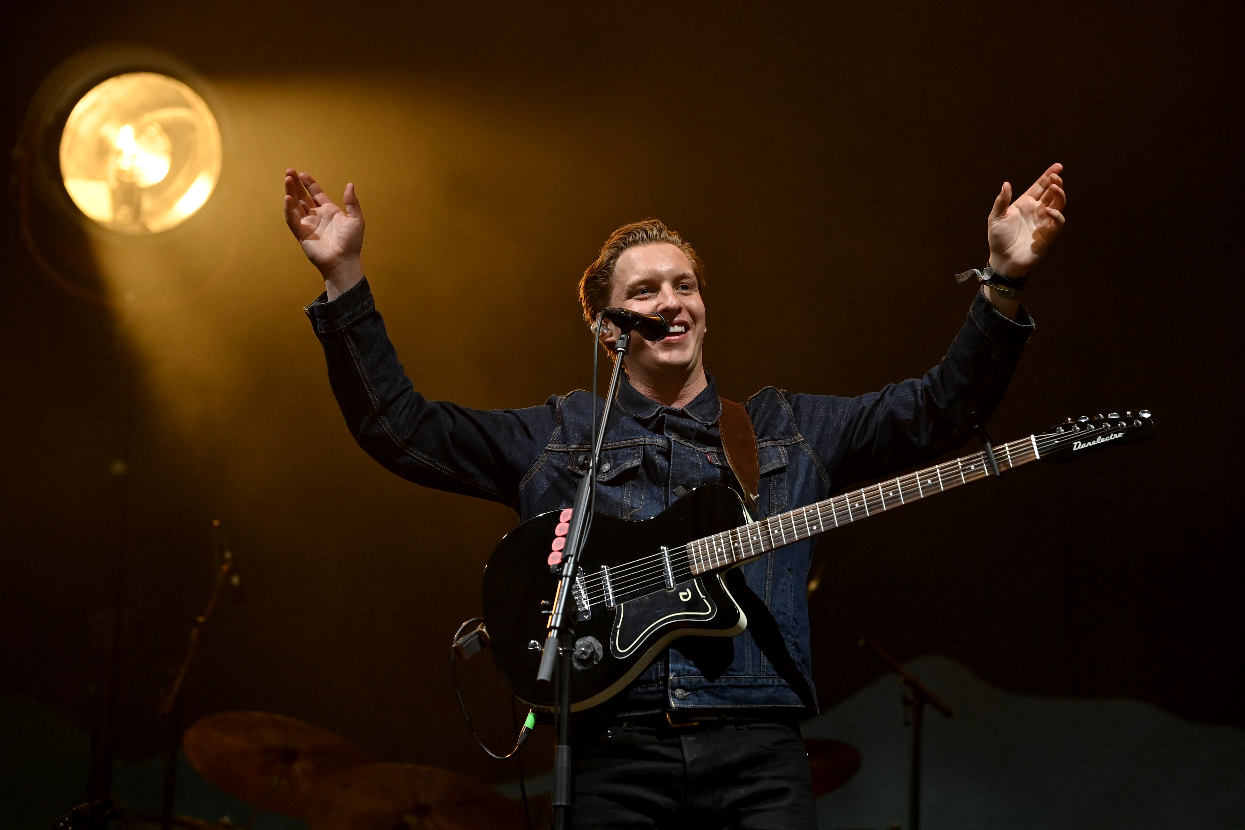 What is acute vertigo? George Ezra cancels O2 gig after diagnosis