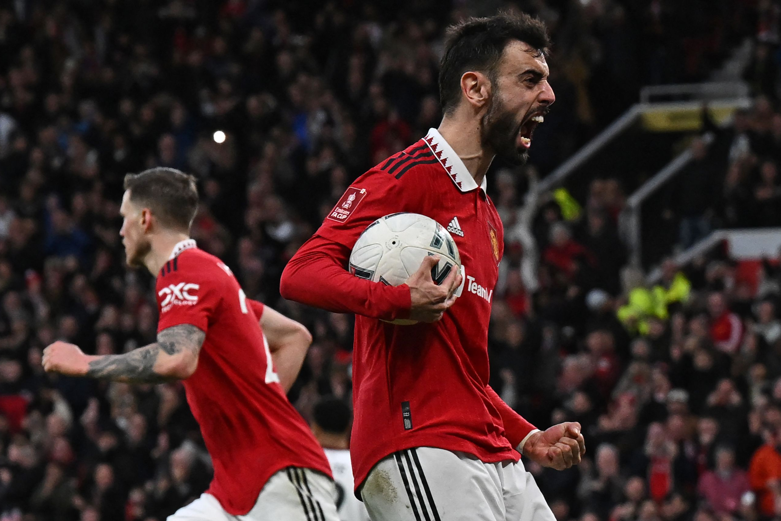 Manchester United 3-1 Fulham LIVE! Fernandes goal, red cards - FA Cup result, match stream, latest updates