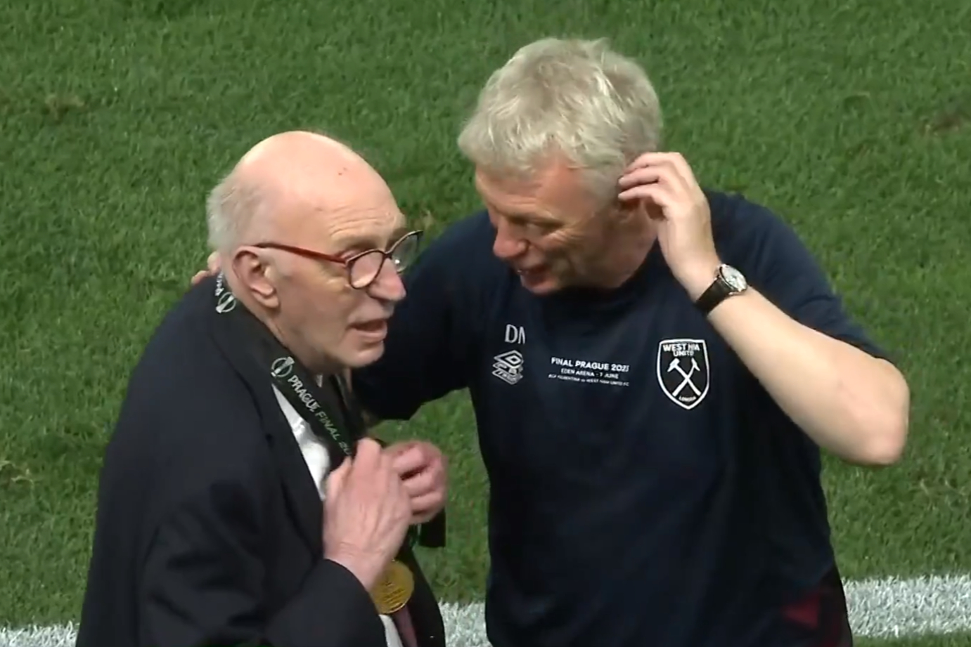 David Moyes gives West Ham winners medal to father, 87, in touching moment after Europa Conference League win
