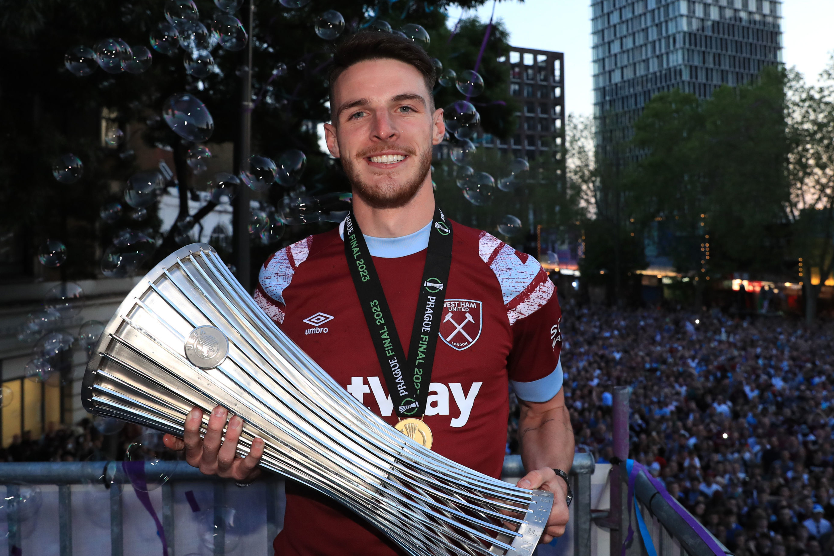 Arsenal warned over Declan Rice fee as Gunners bid to avoid Mykhailo Mudryk repeat