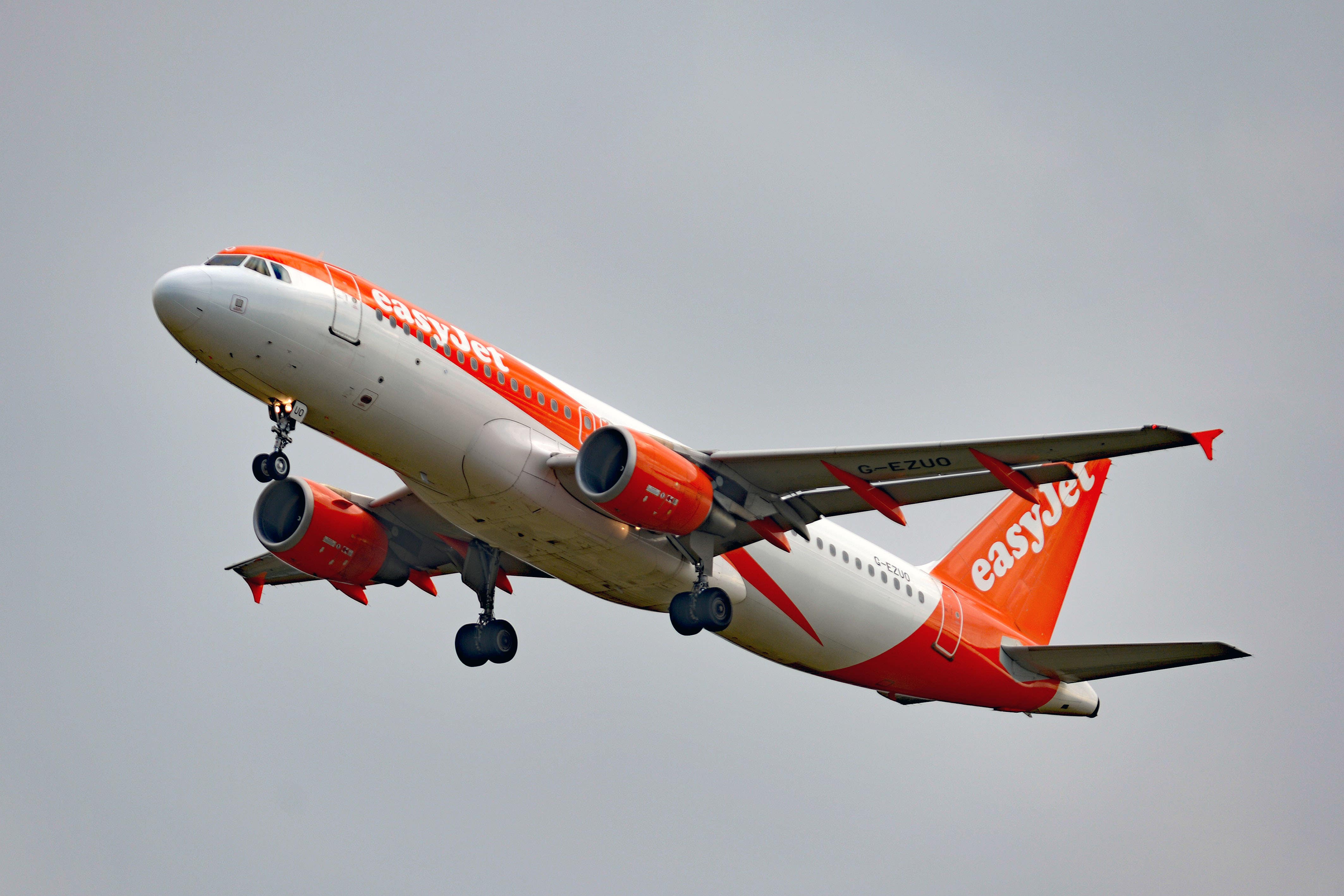 EasyJet cancels 1,700 summer flights