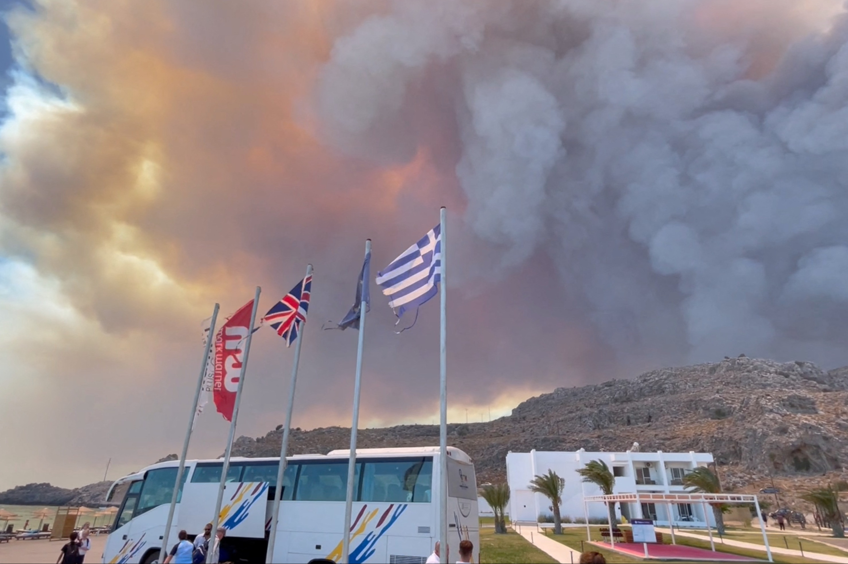 Wildfires on Rhodes force hundreds of tourists to flee hotels as temperatures soar