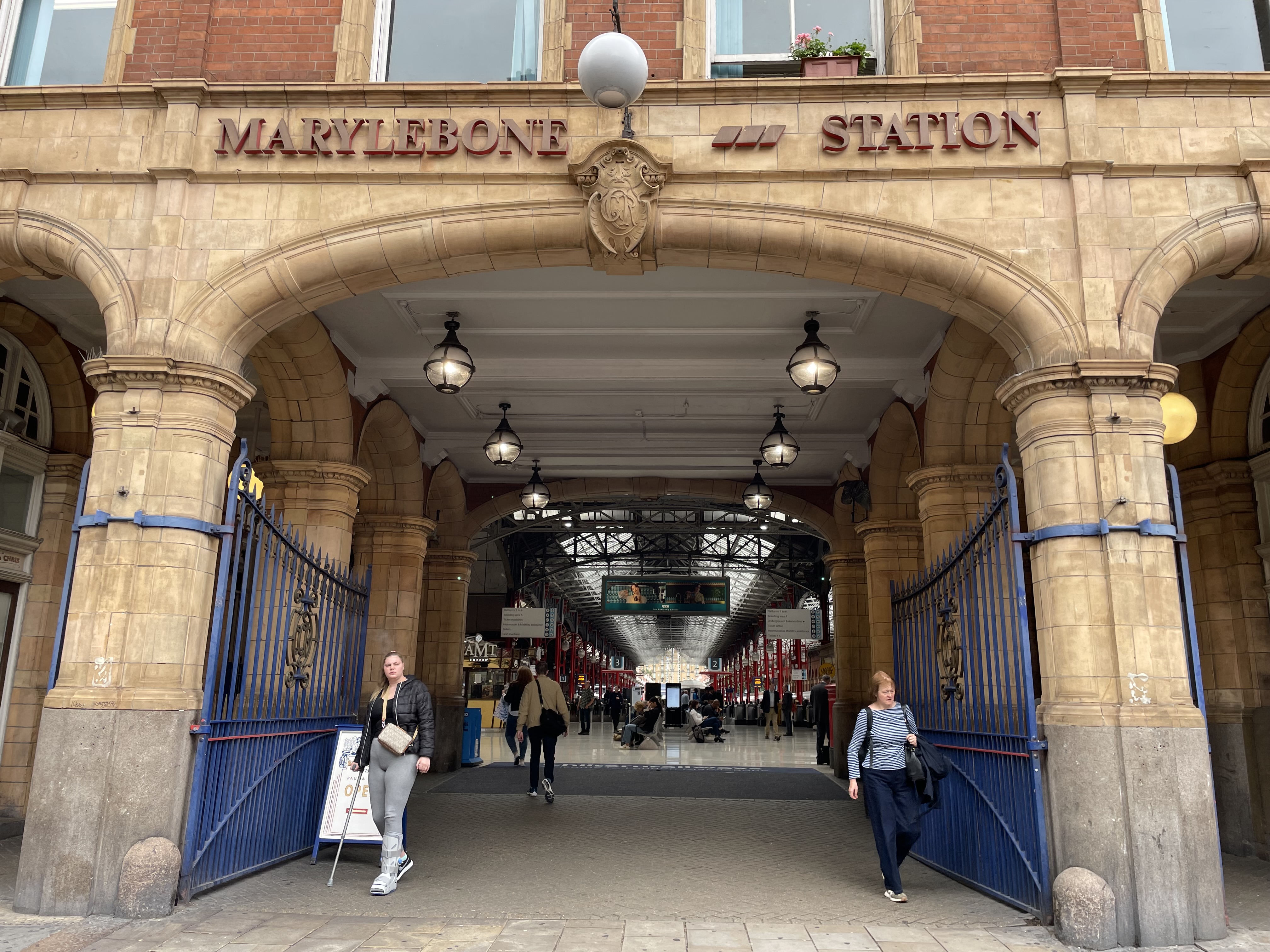 Marylebone train station 'major disruption' and Northern line delays - live updates