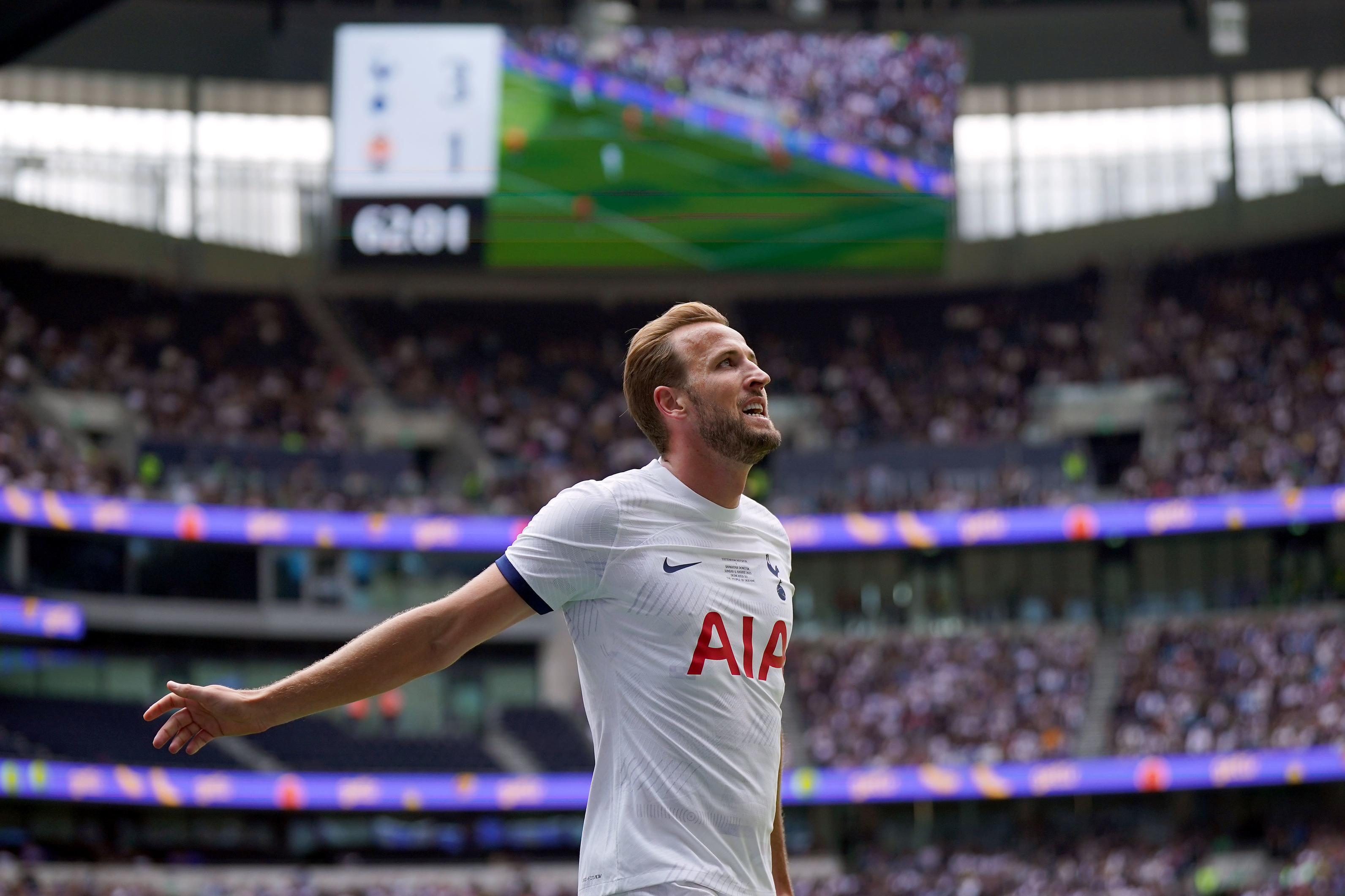 Harry Kane cuts through the noise as Tottenham frailties expose need for Micky van de Ven