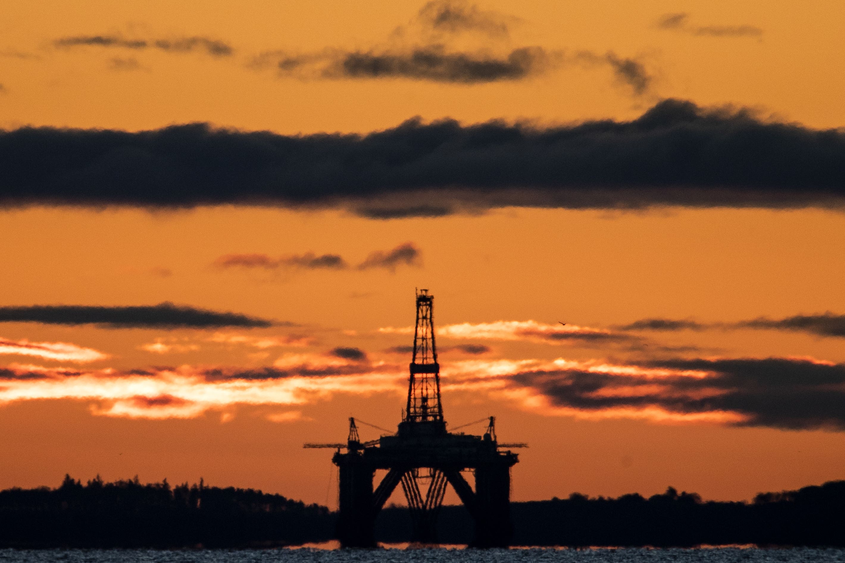 Oil prices rise to near-three week highs as US-Iran peace talks falter