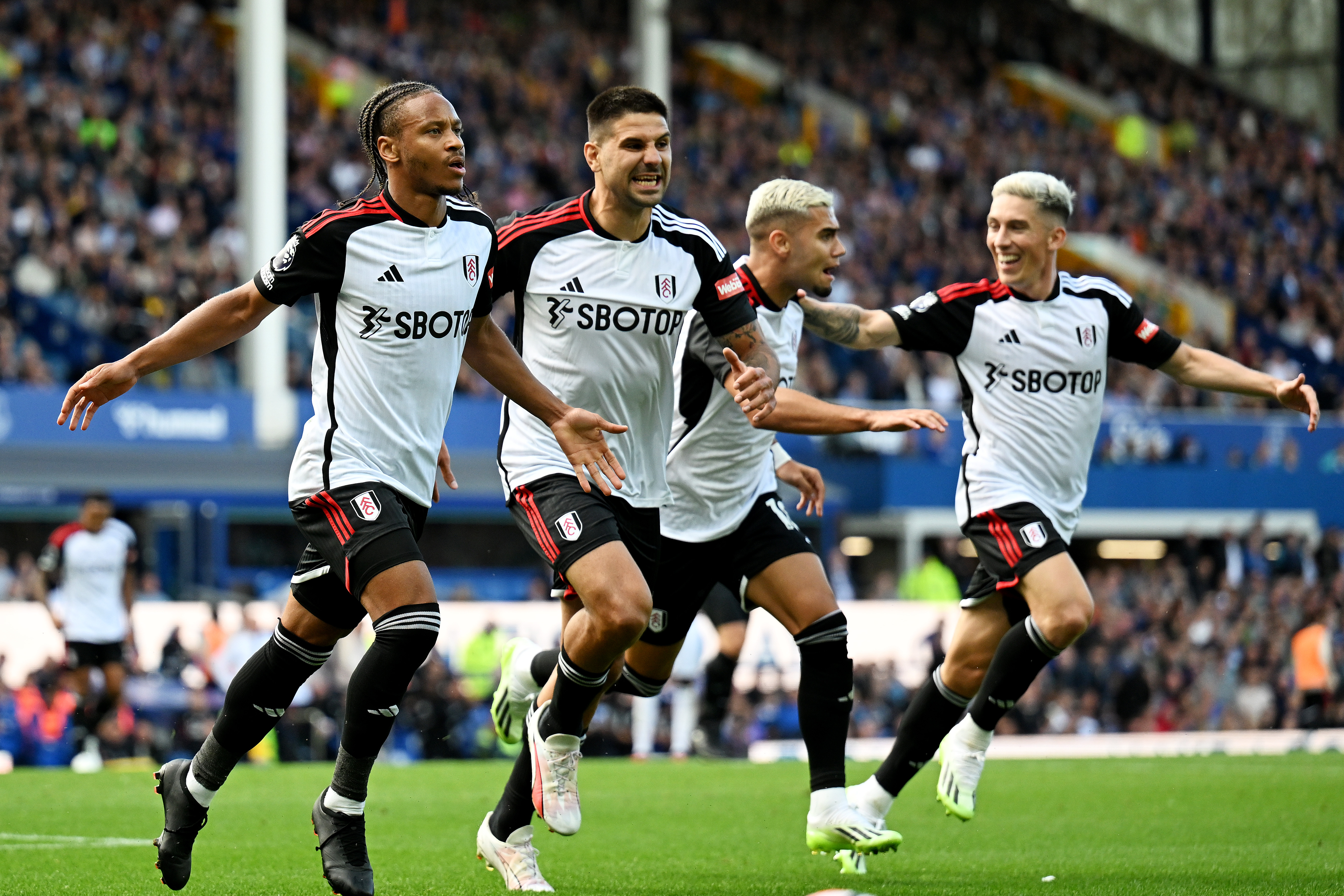 Everton 0-1 Fulham: Bobby De Cordova-Reid nets winner to get Marco Silva off to winning start