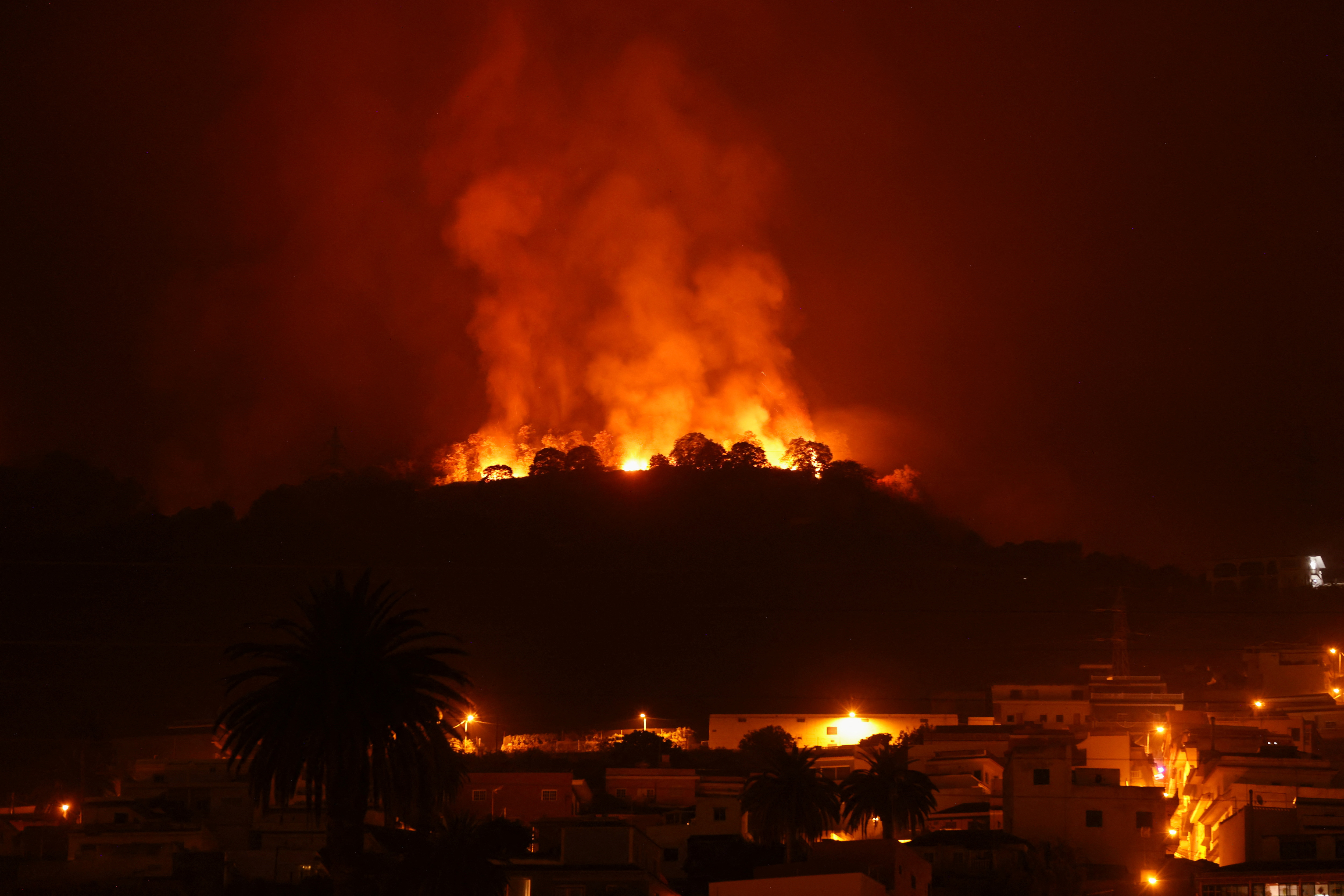 Wildfire spreads on Spain's Tenerife